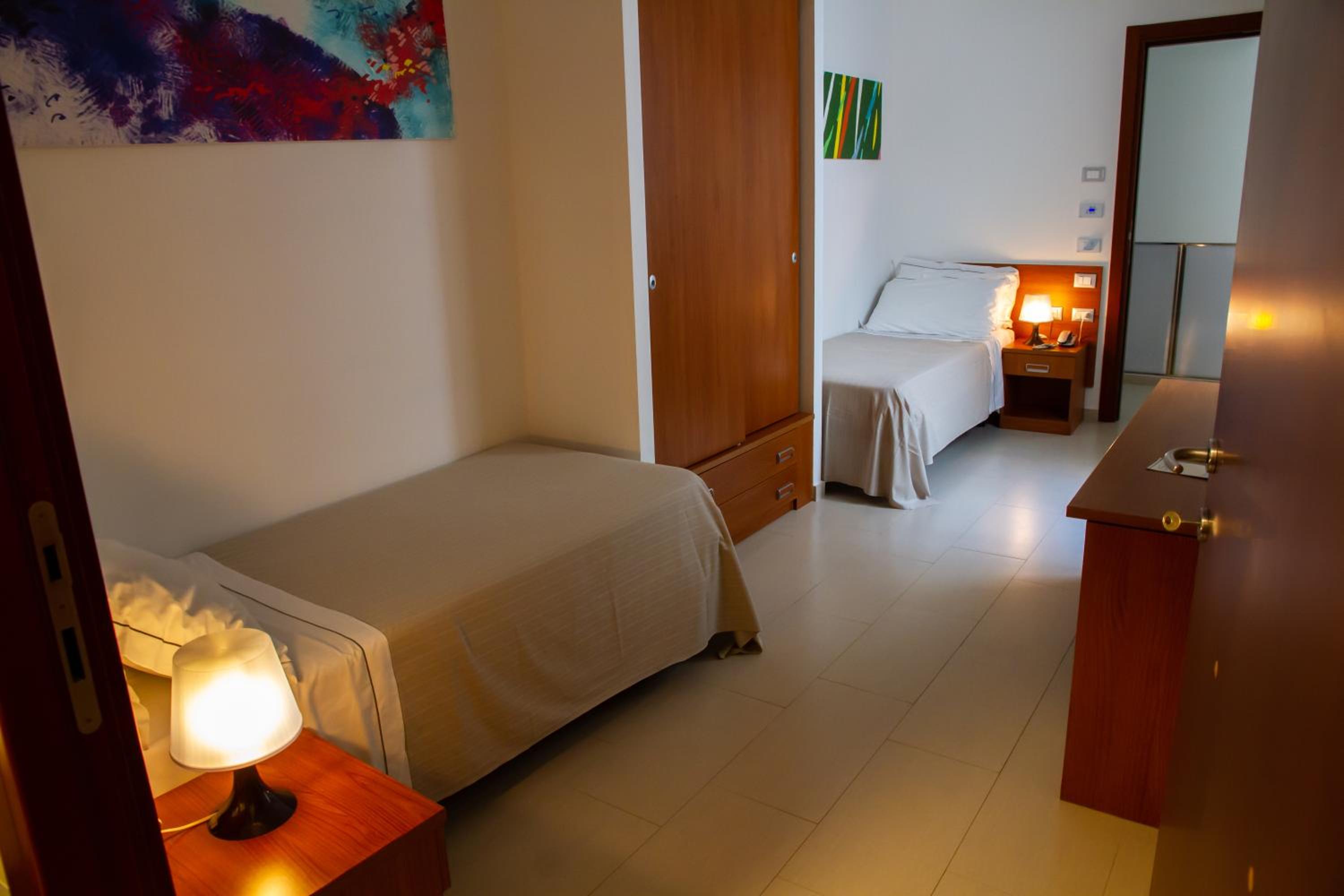 Economy Twin Room photo 1