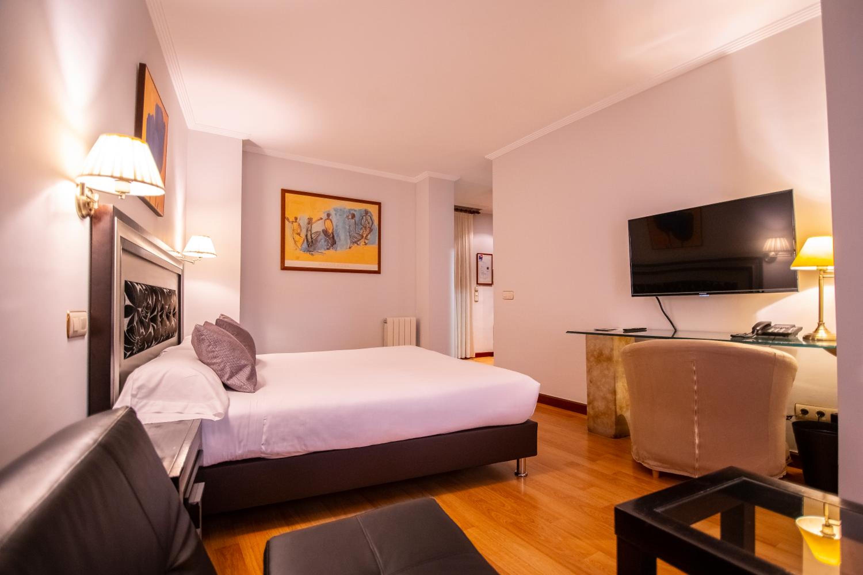 Double or Twin Room - Photo 11