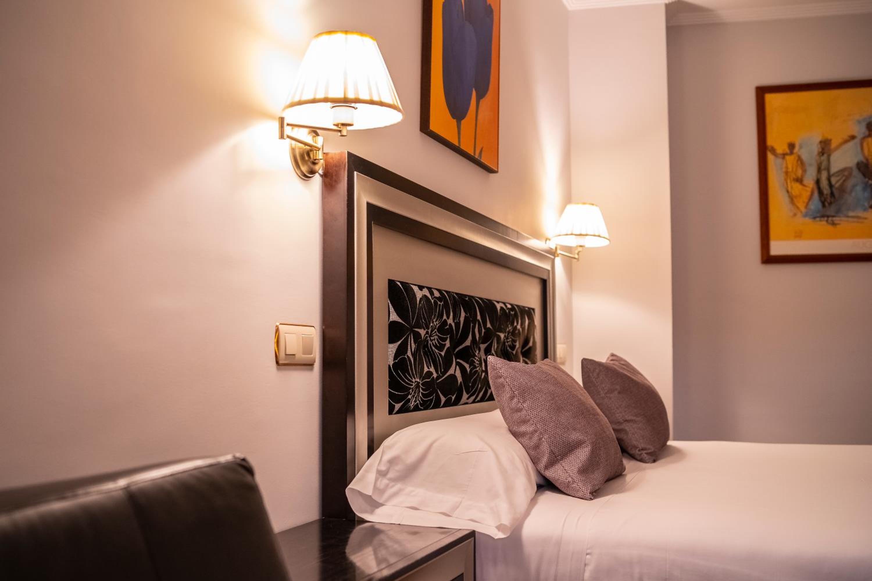 Double or Twin Room - Photo 12