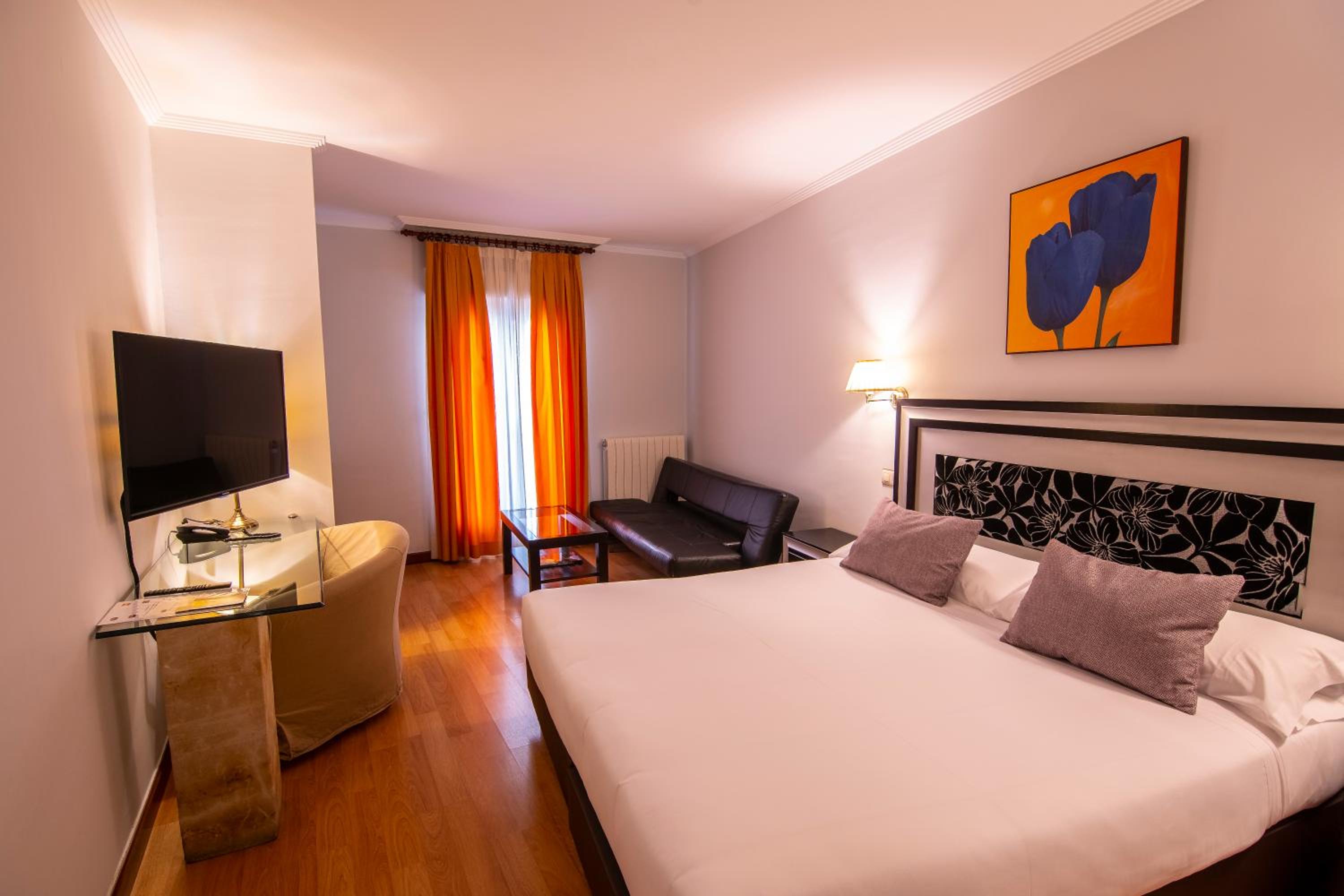 Double or Twin Room - Photo 13