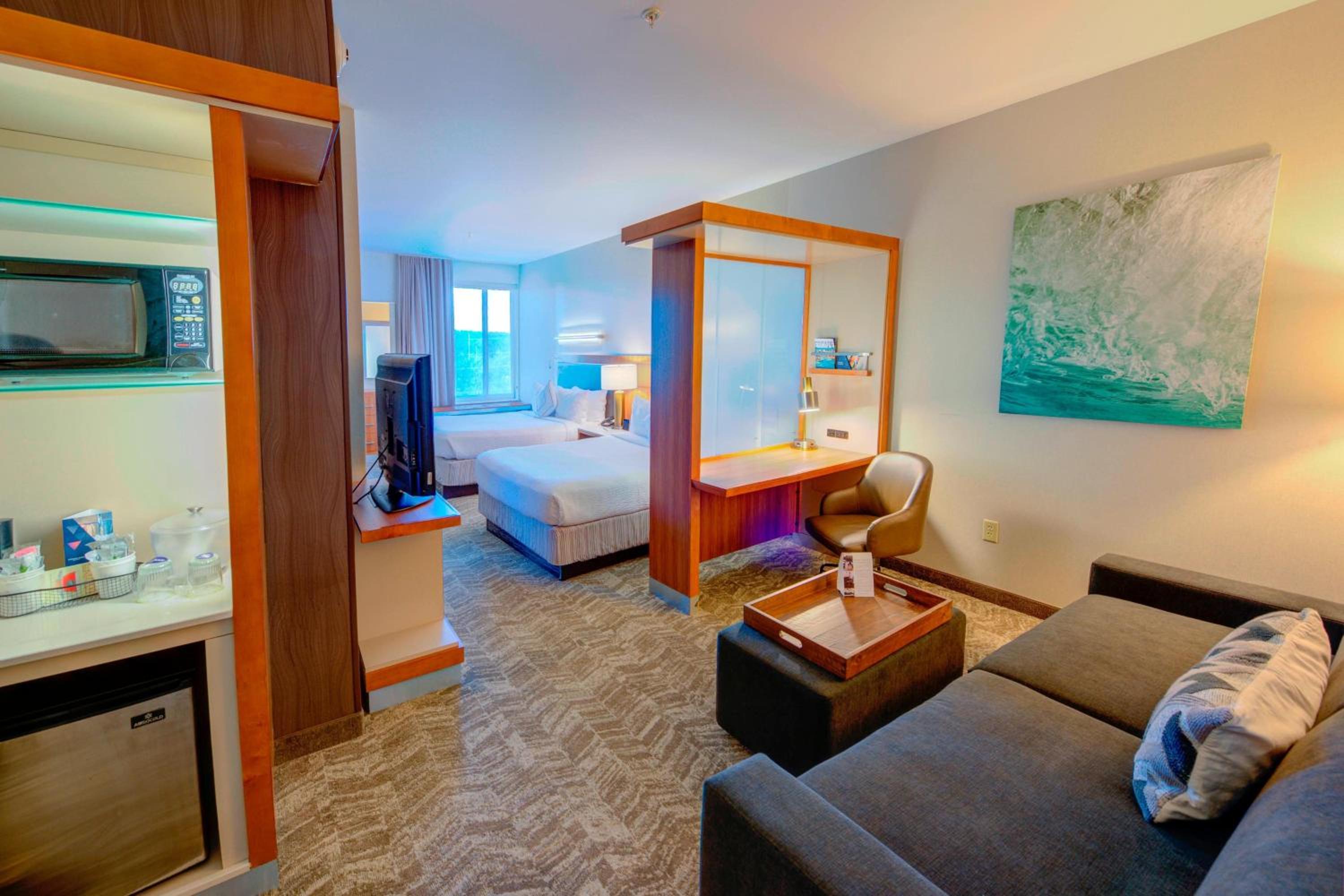 Queen Suite with Two Queen Beds and Trundle Sofa - Hearing Accessible