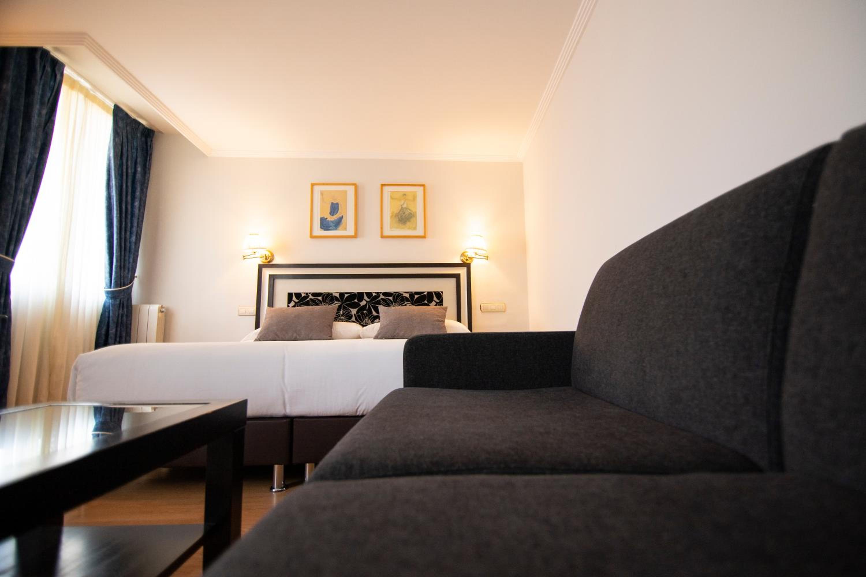 Double or Twin Room - Photo 6