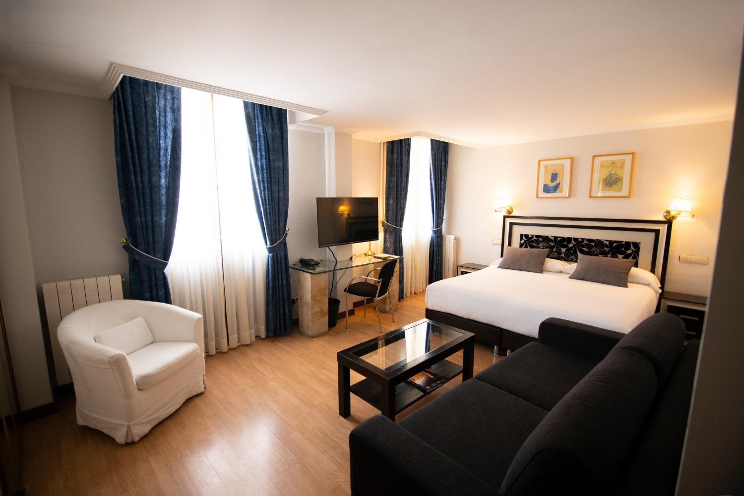 Superior Double or Twin Room - Photo 19