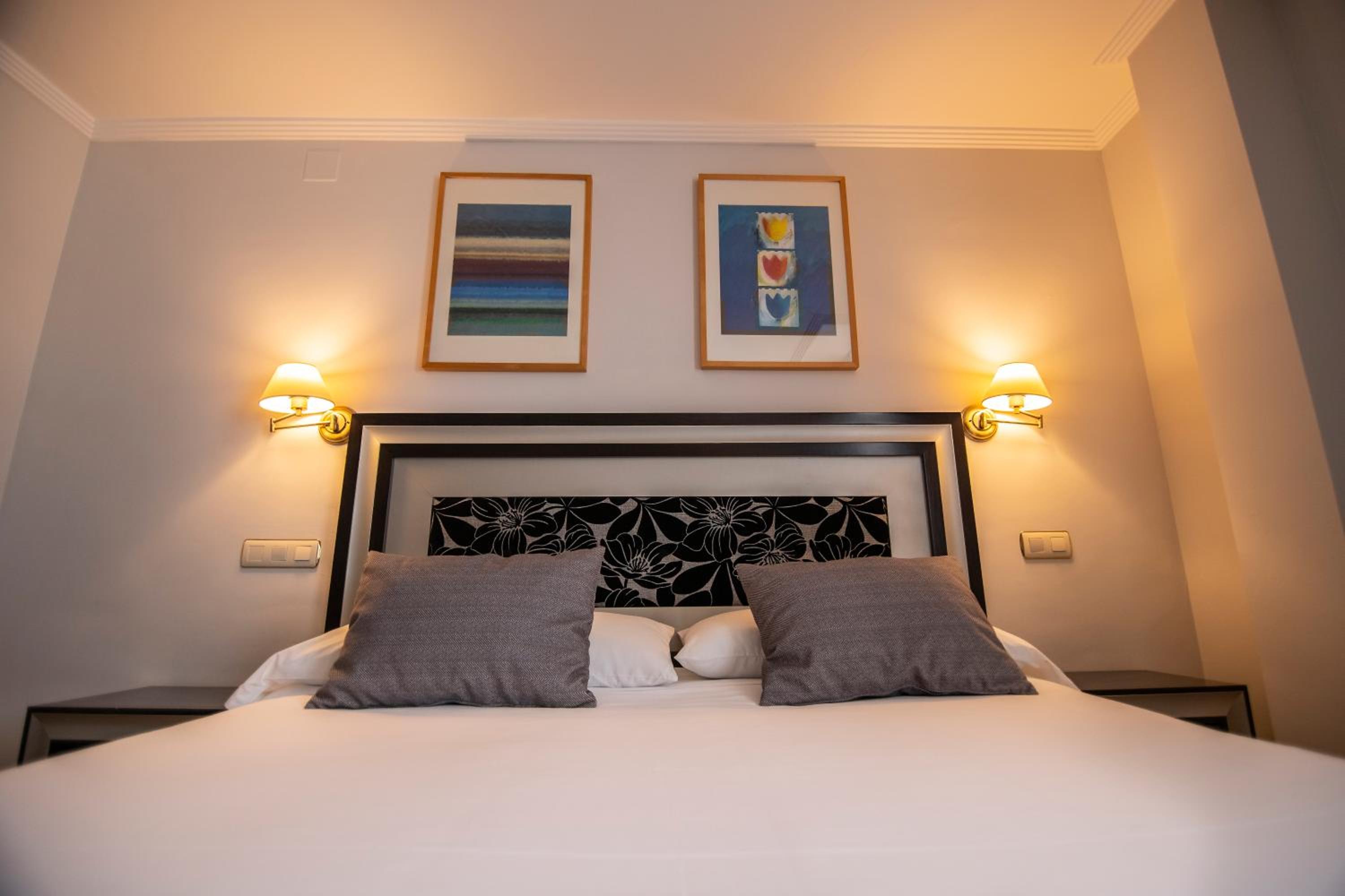 Double or Twin Room - Photo 14