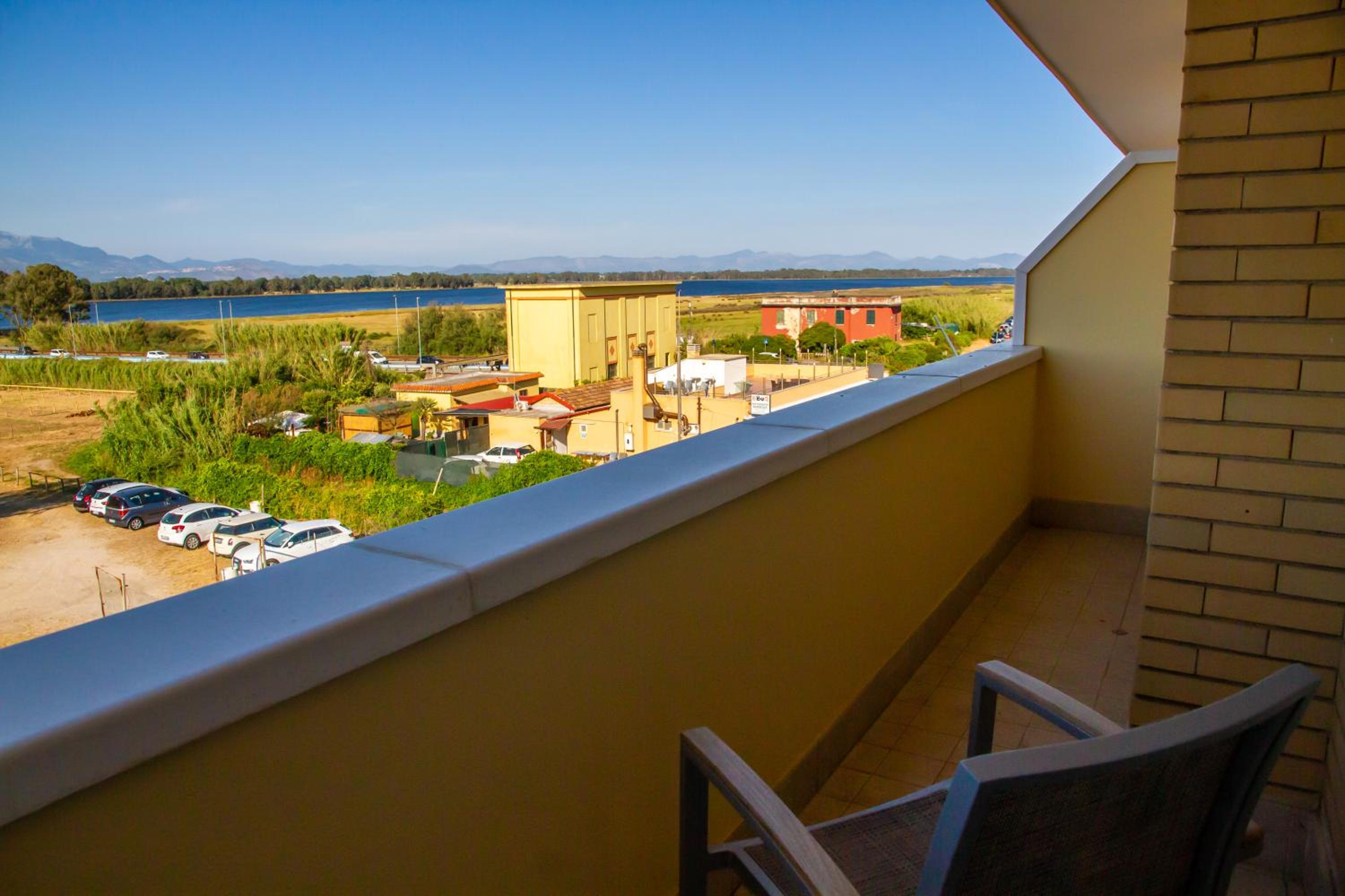 Standard Double or Twin Room with Balcony - Photo 7