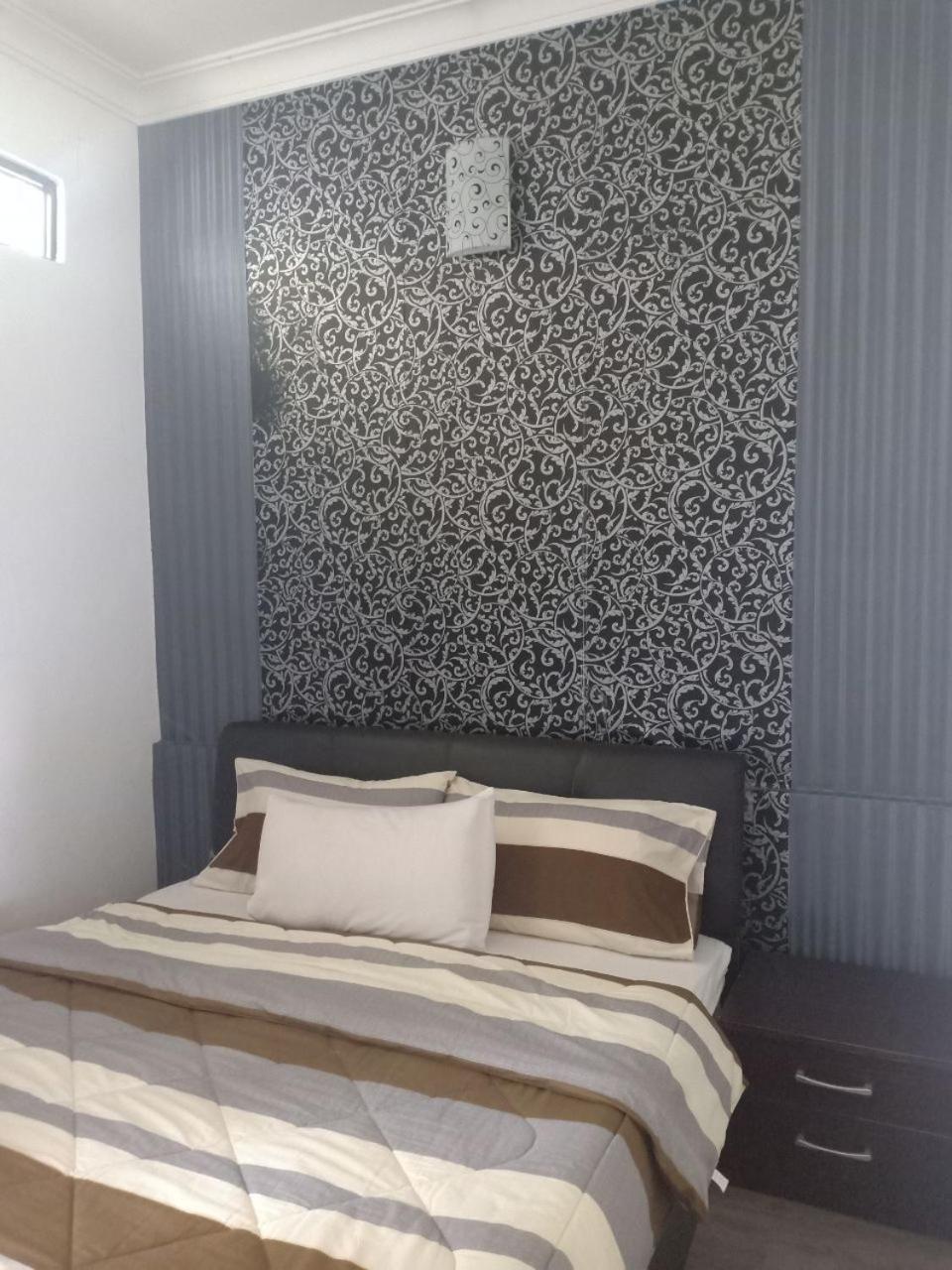 Four-Bedroom House photo 3