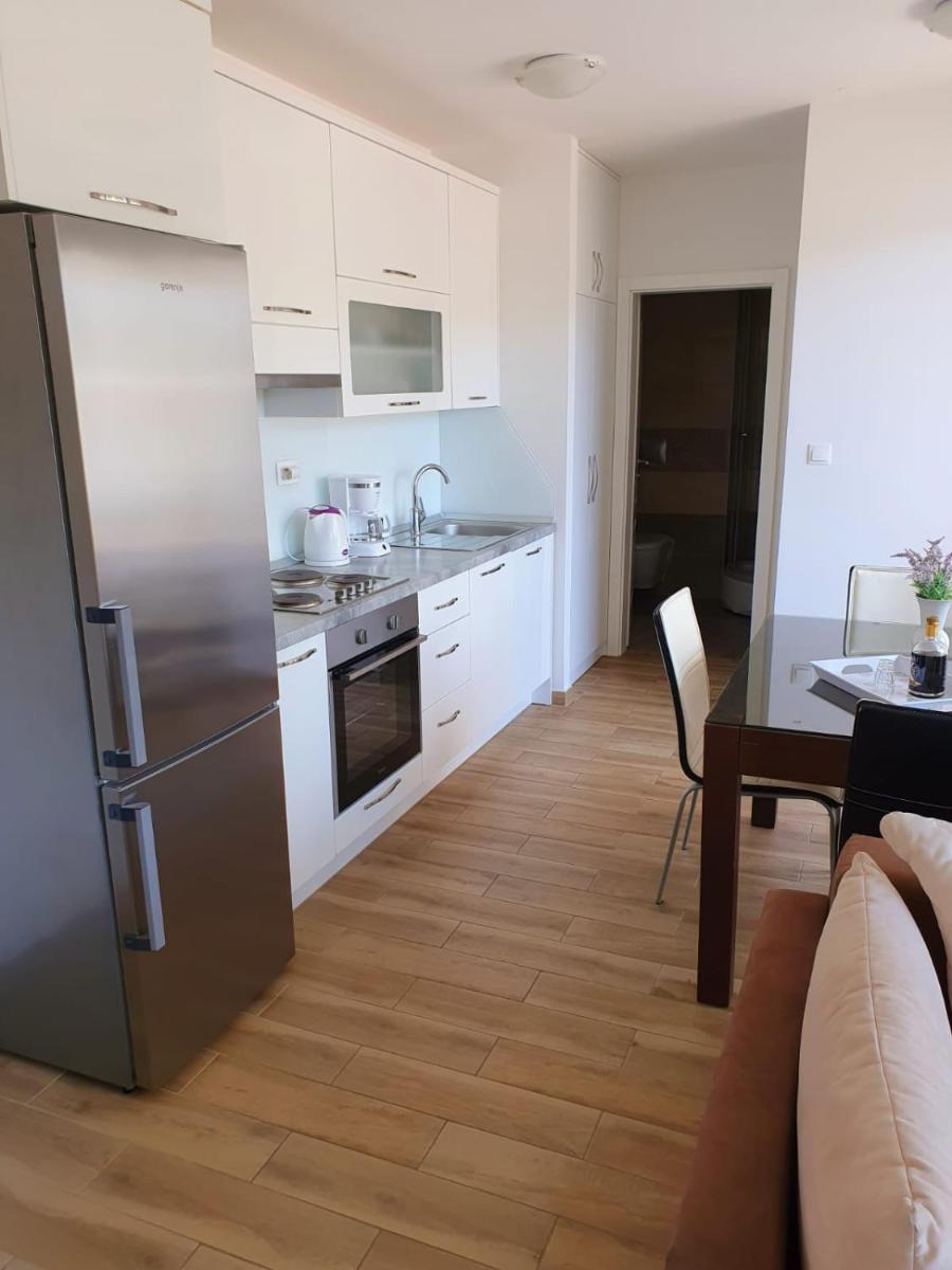 One-Bedroom Apartment with Balcony and Sea View photo 3