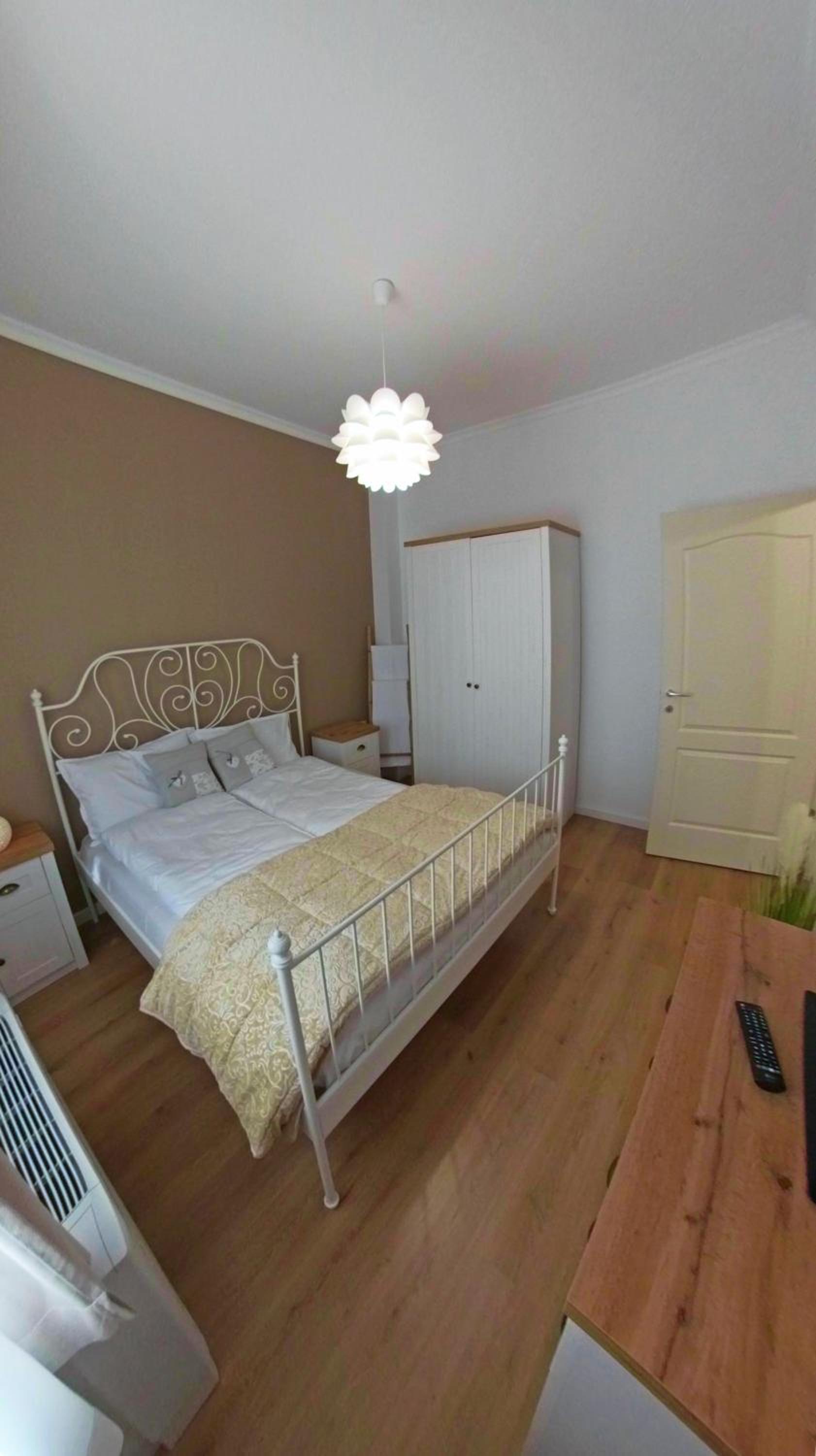 Apartment with Balcony - Photo 5