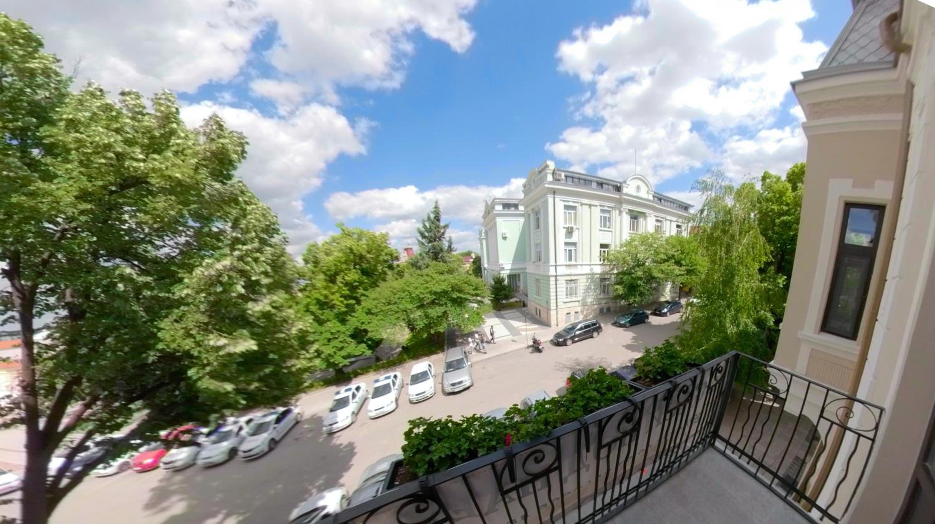 Apartment with Balcony - Photo 4