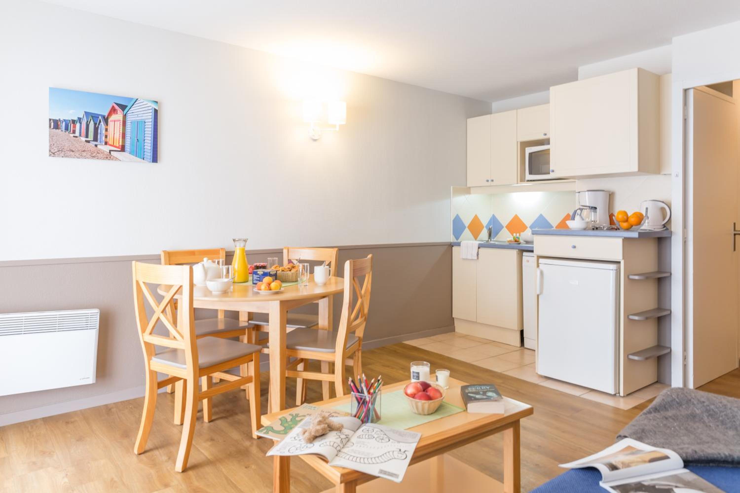 Two Connecting Studio With Two Sleeping Alcoves And Balcony (8 People) photo 2