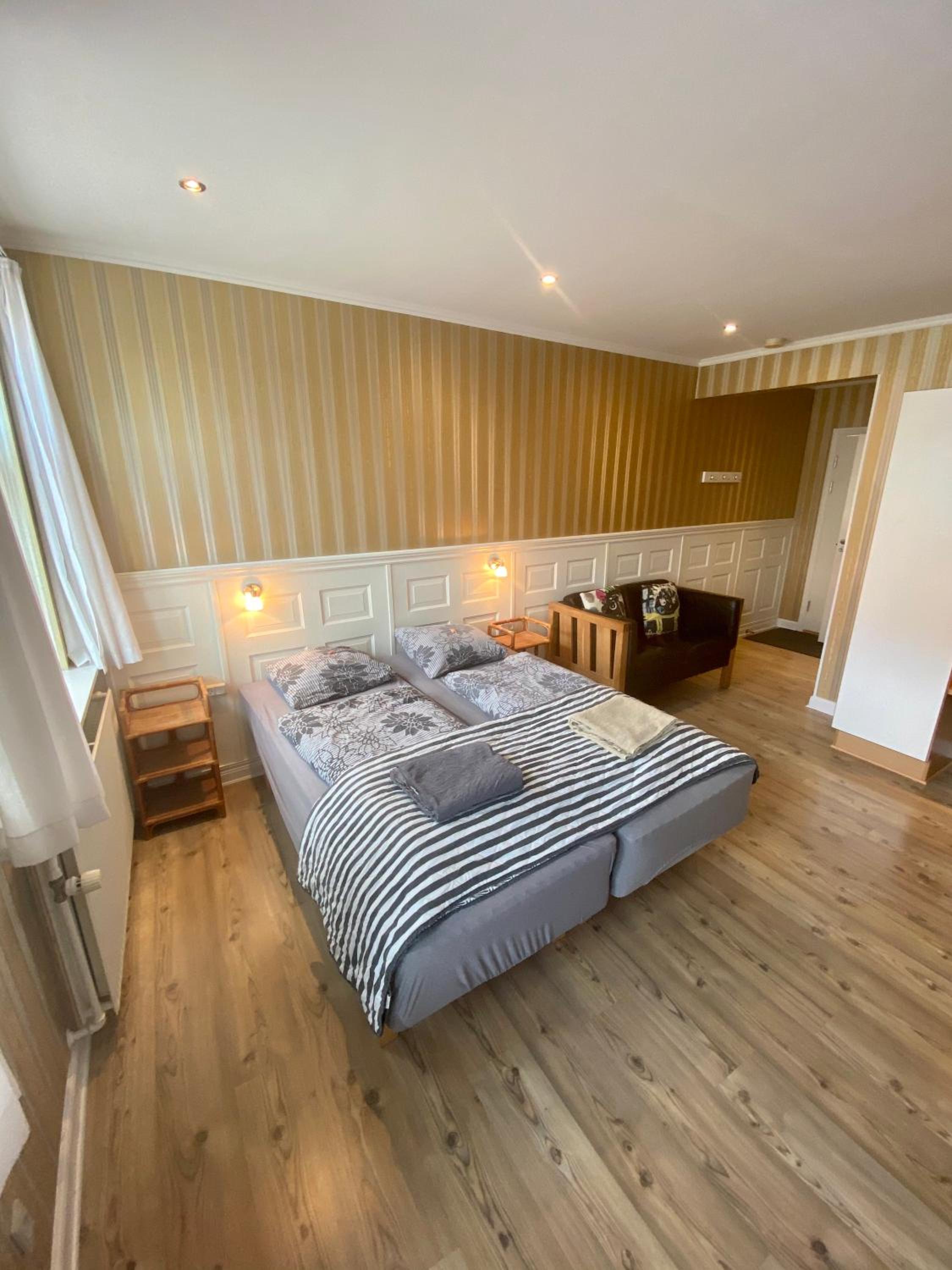 Double or Twin Room - Photo 4