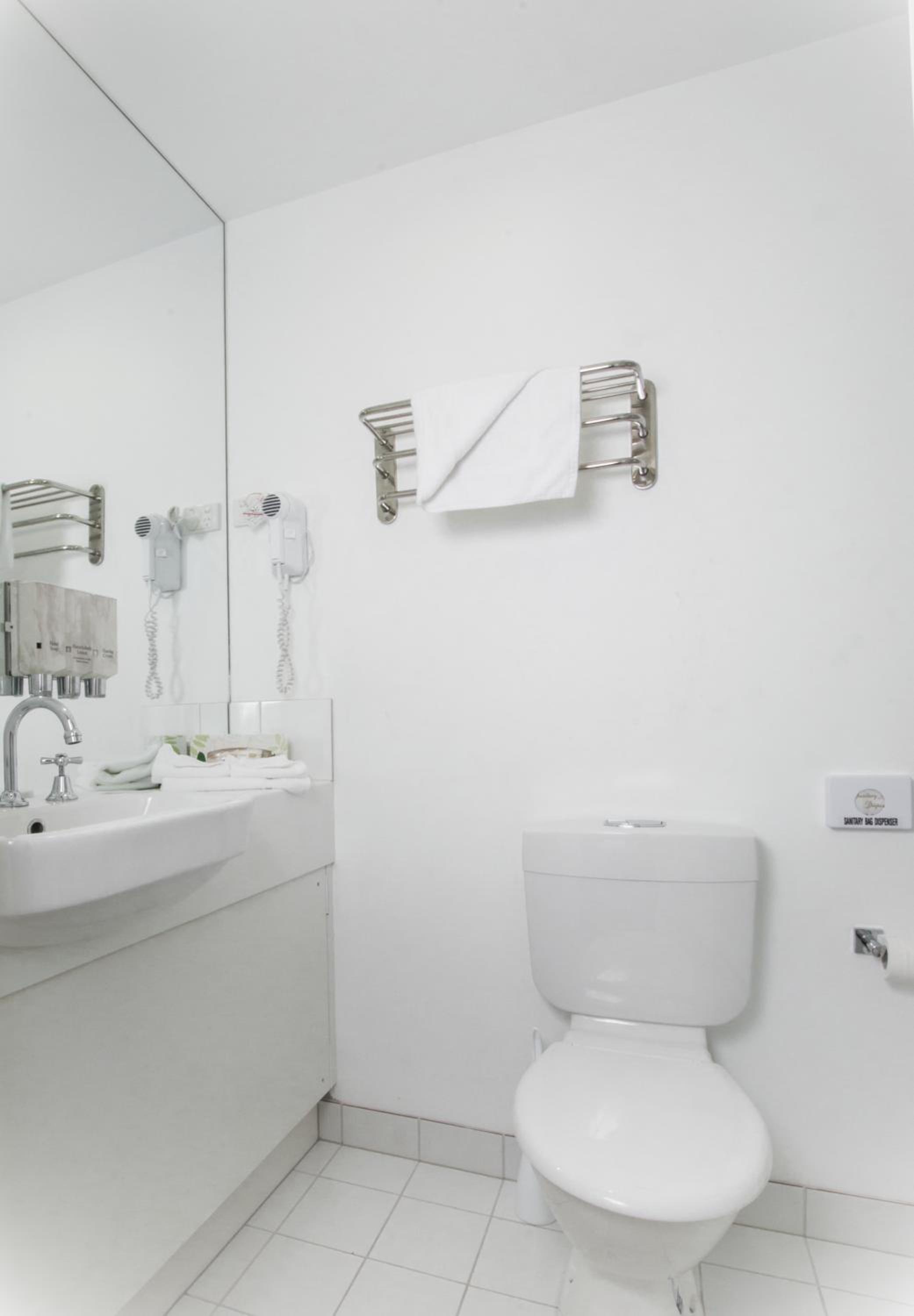Double Room - Photo 6