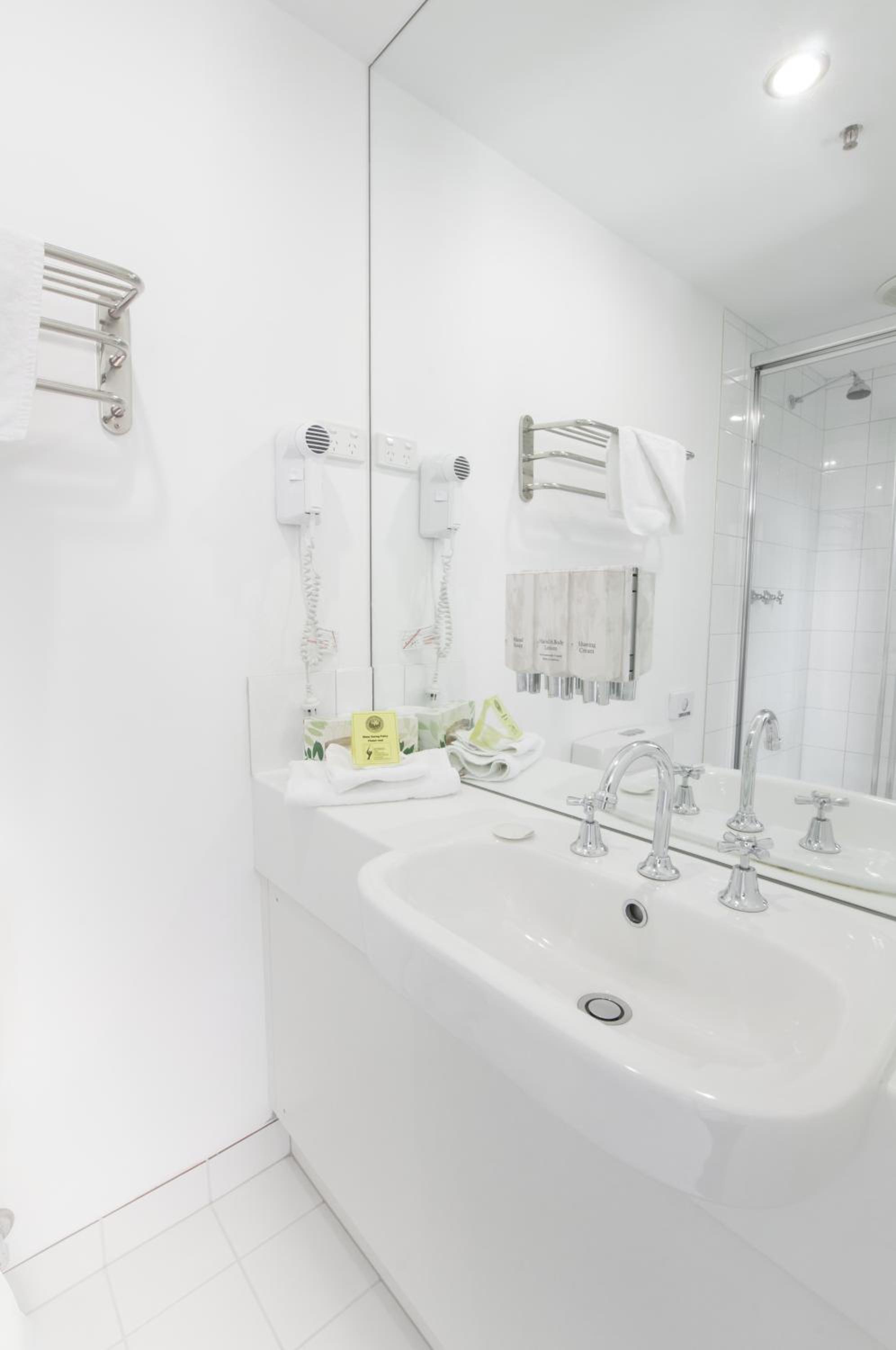 Double Room - Photo 7