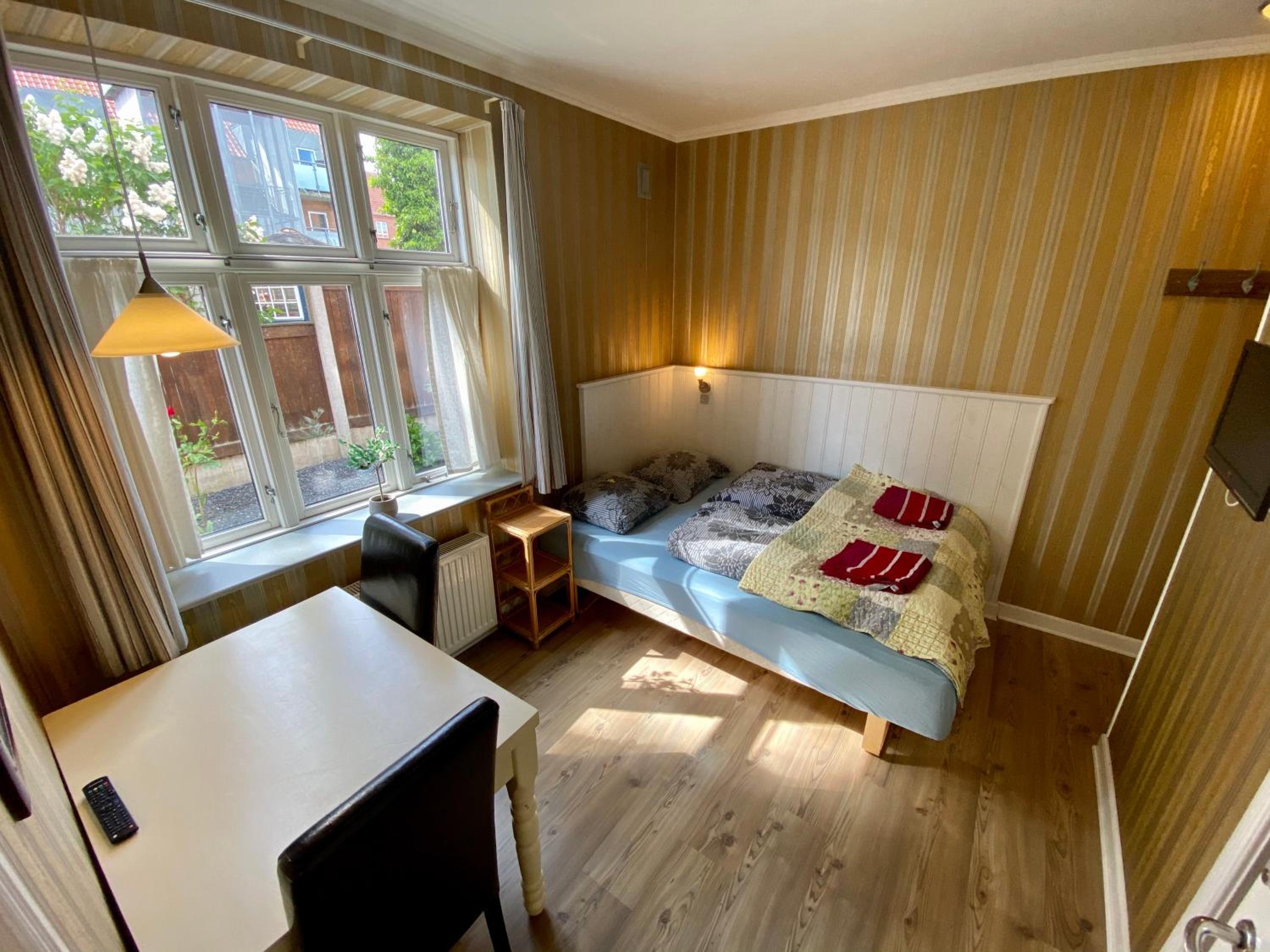 Double or Twin Room - Photo 8