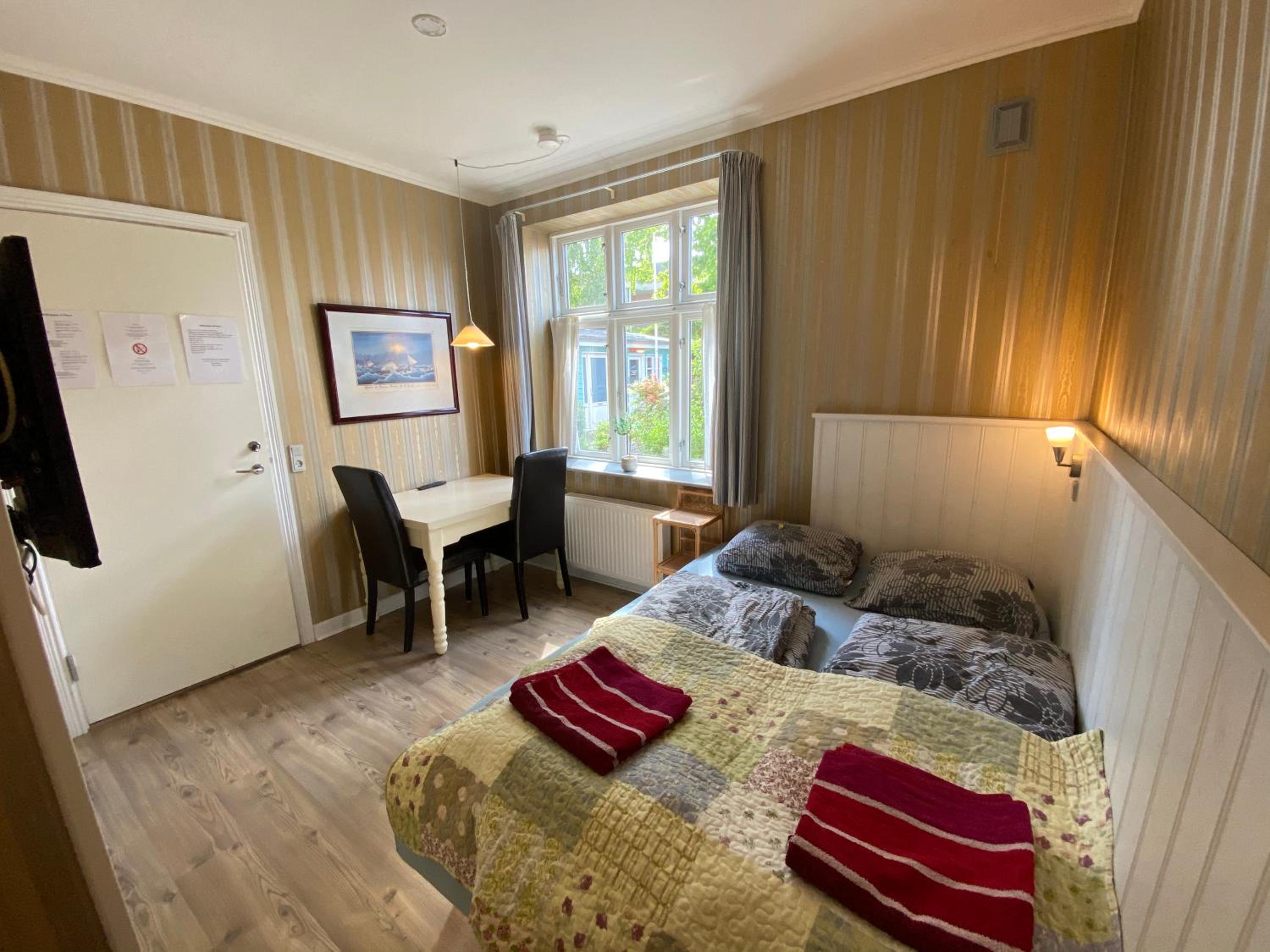 Double or Twin Room - Photo 9