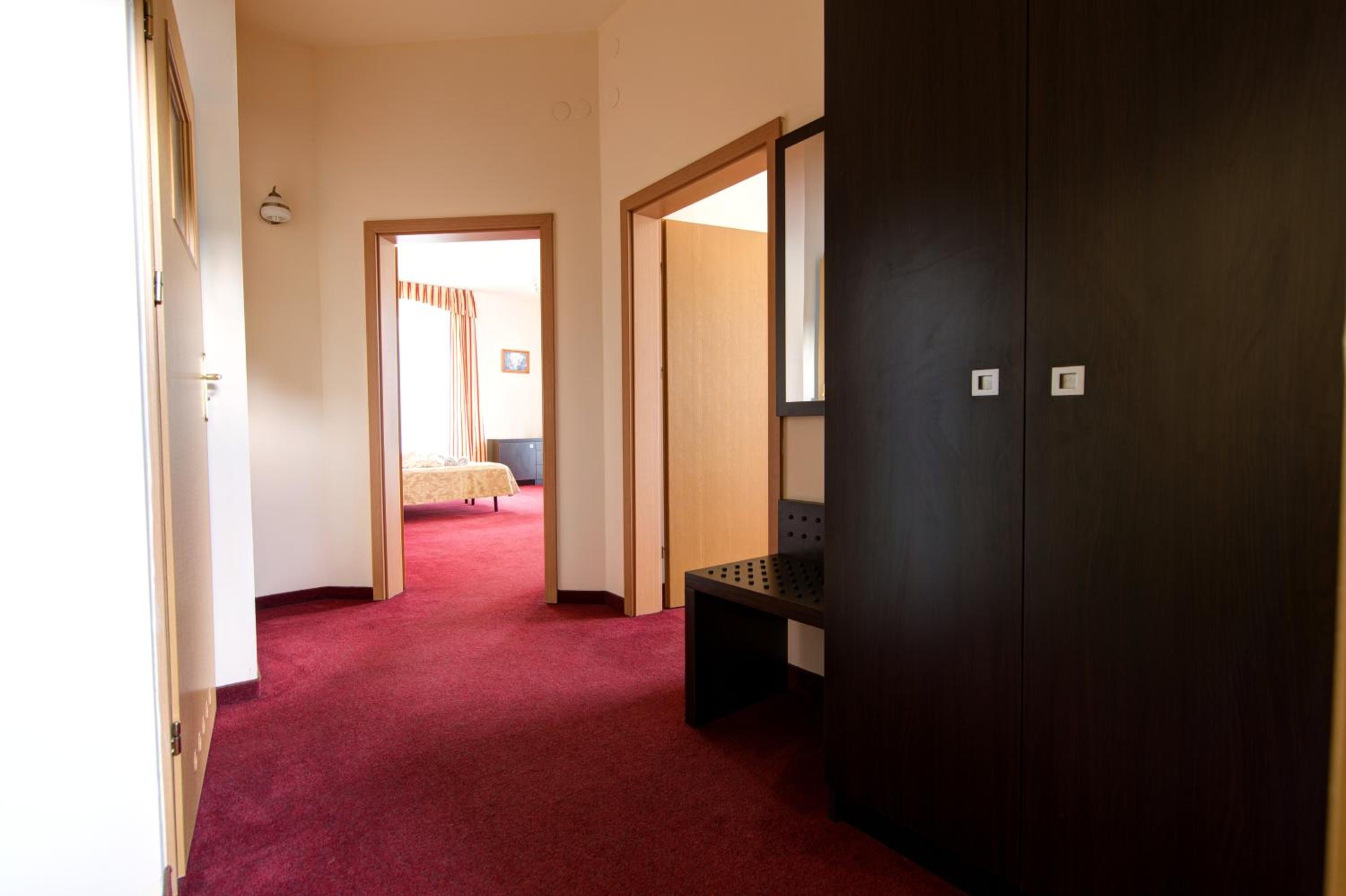 Studio Apartment - Photo 6