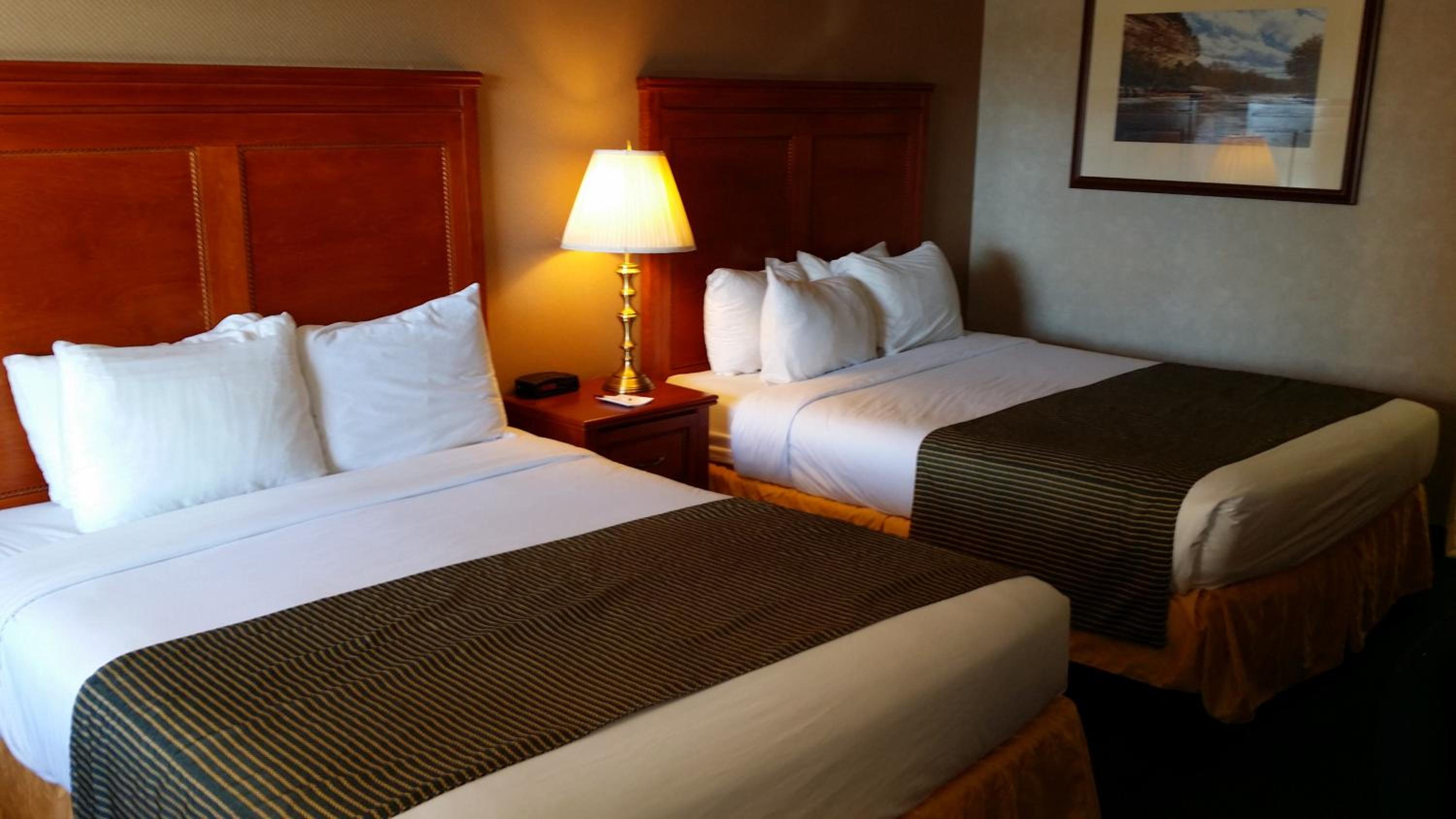 Queen Room with Two Queen Beds - Mobility Access/Non-Smoking - Photo 6