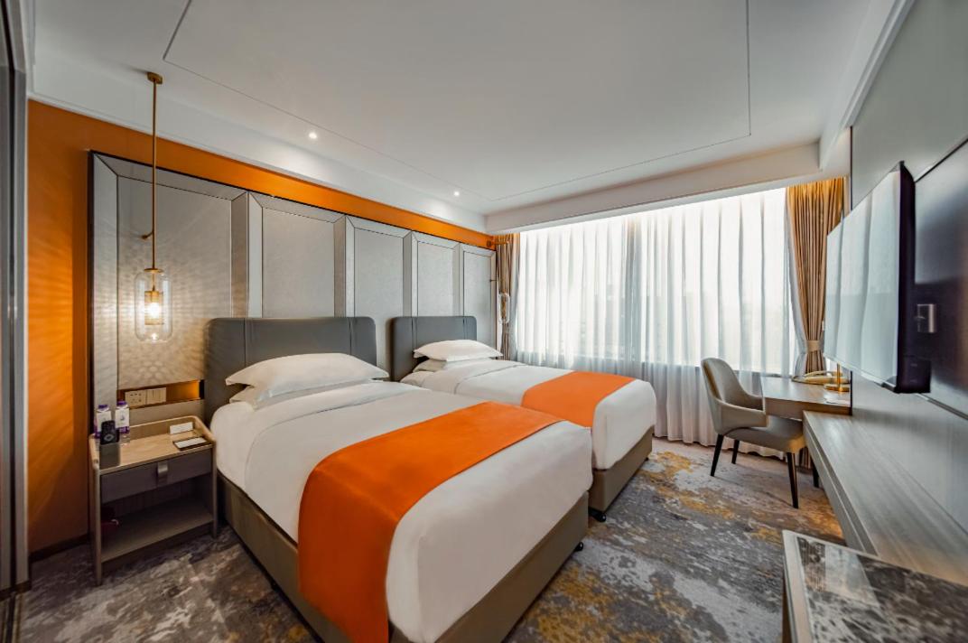 Superior Twin Room( Included one box of mooncake per night)