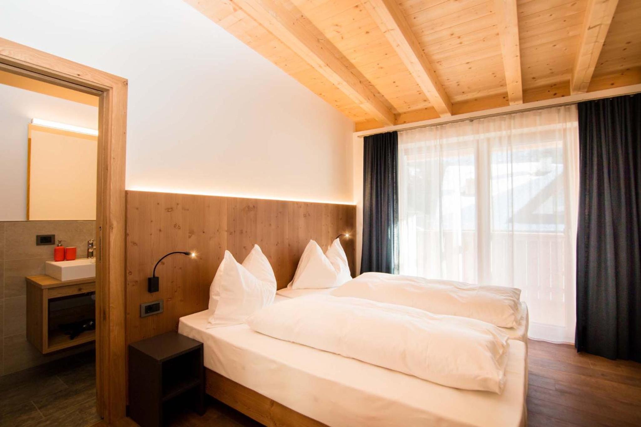Superior One-Bedroom Apartment with Balcony