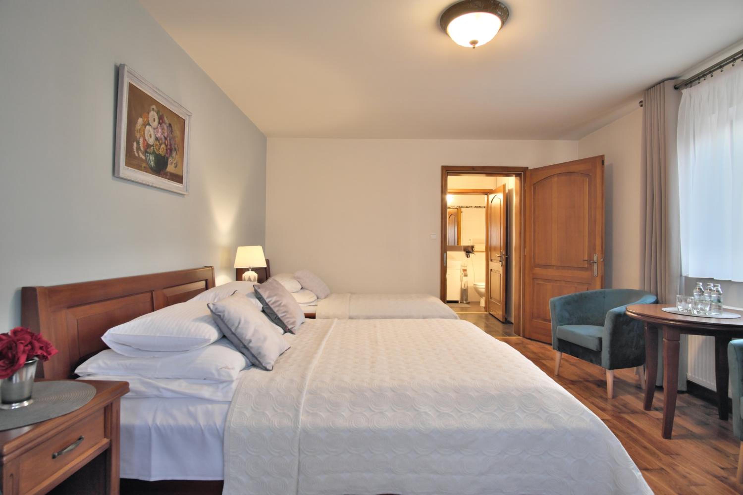 Triple Room with Balcony - Photo 6