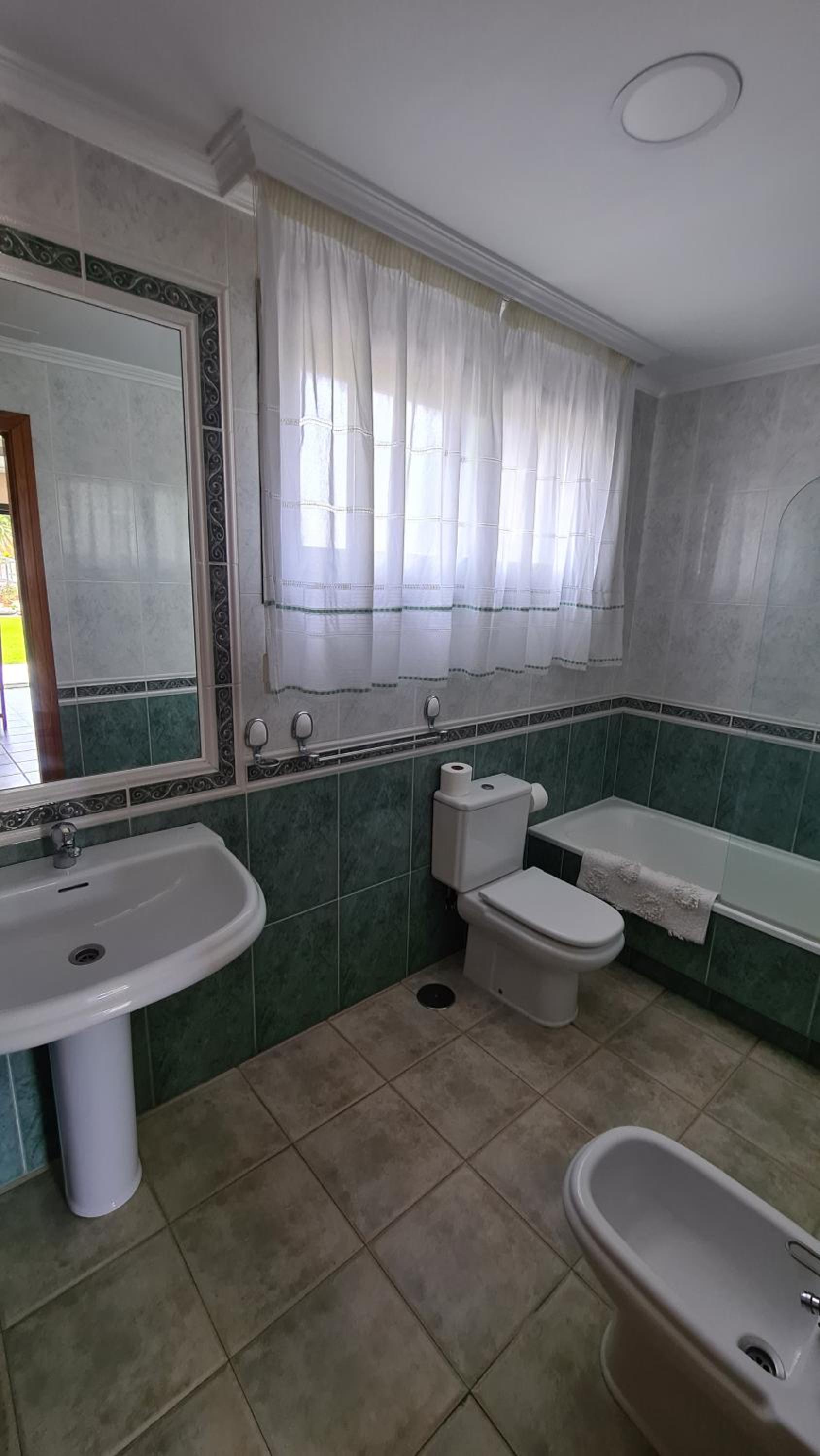 Two-Bedroom Apartment (5 Adults + 1 Child) photo 3