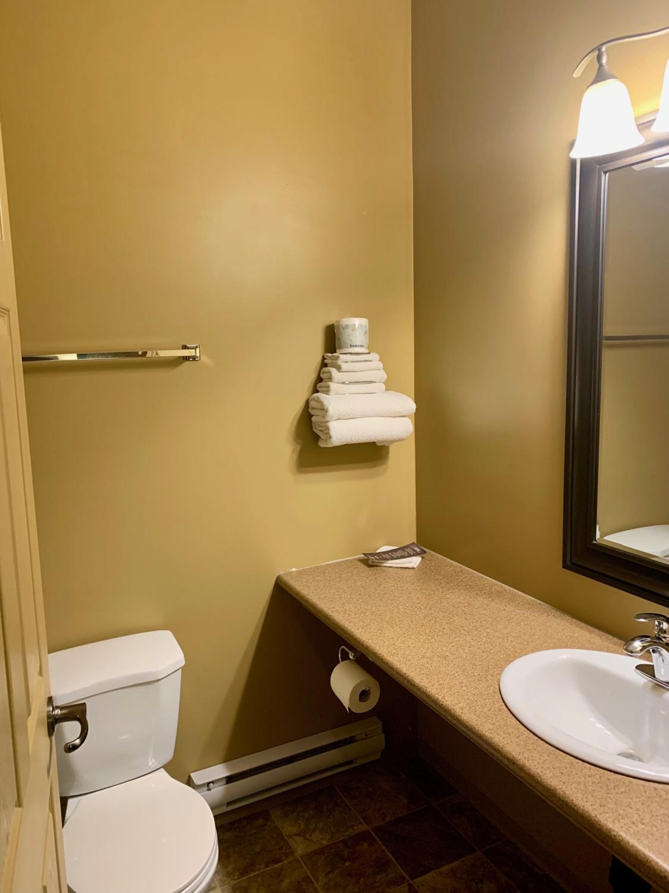 Queen Room photo 2