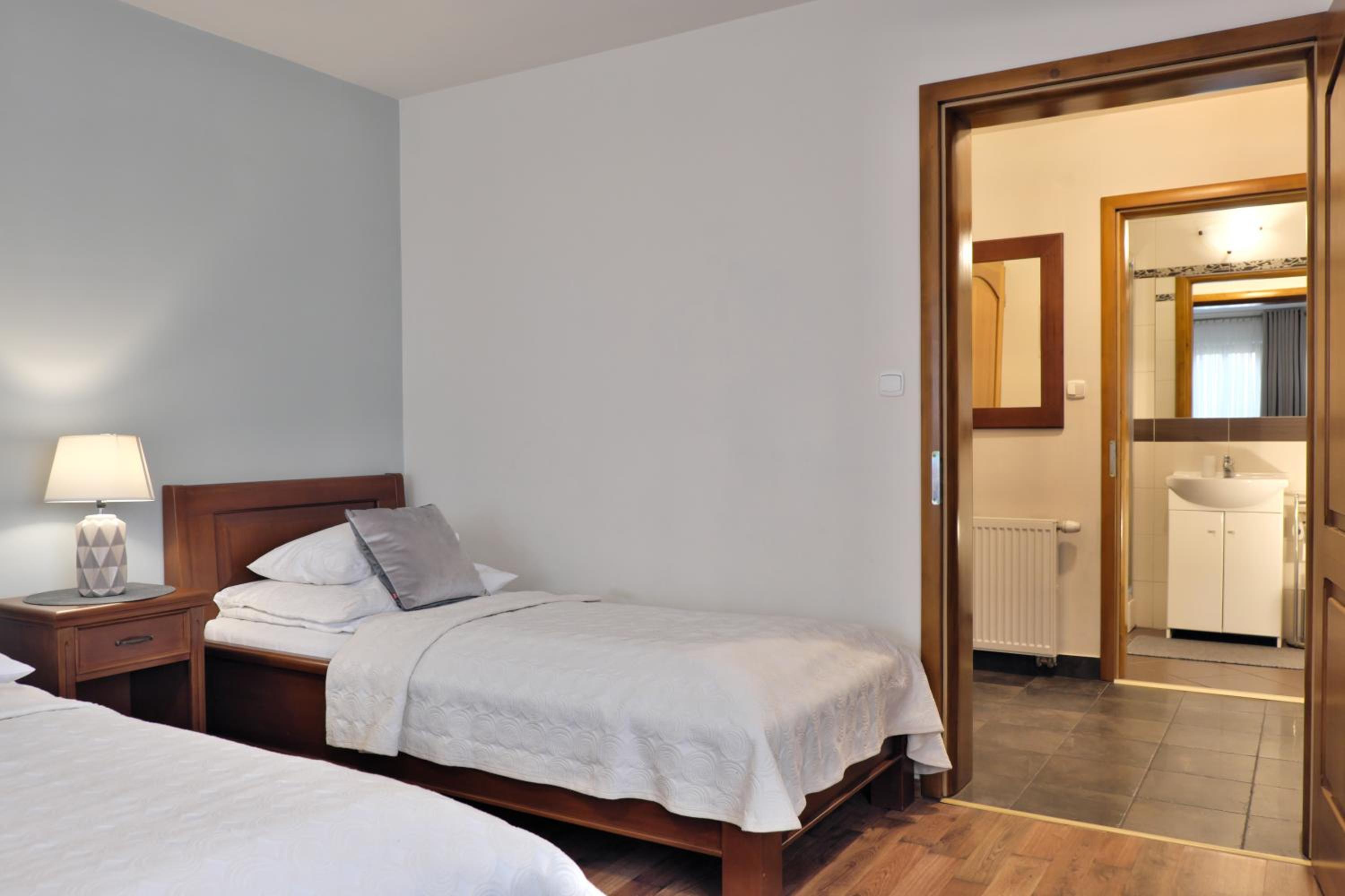 Triple Room with Balcony - Photo 8