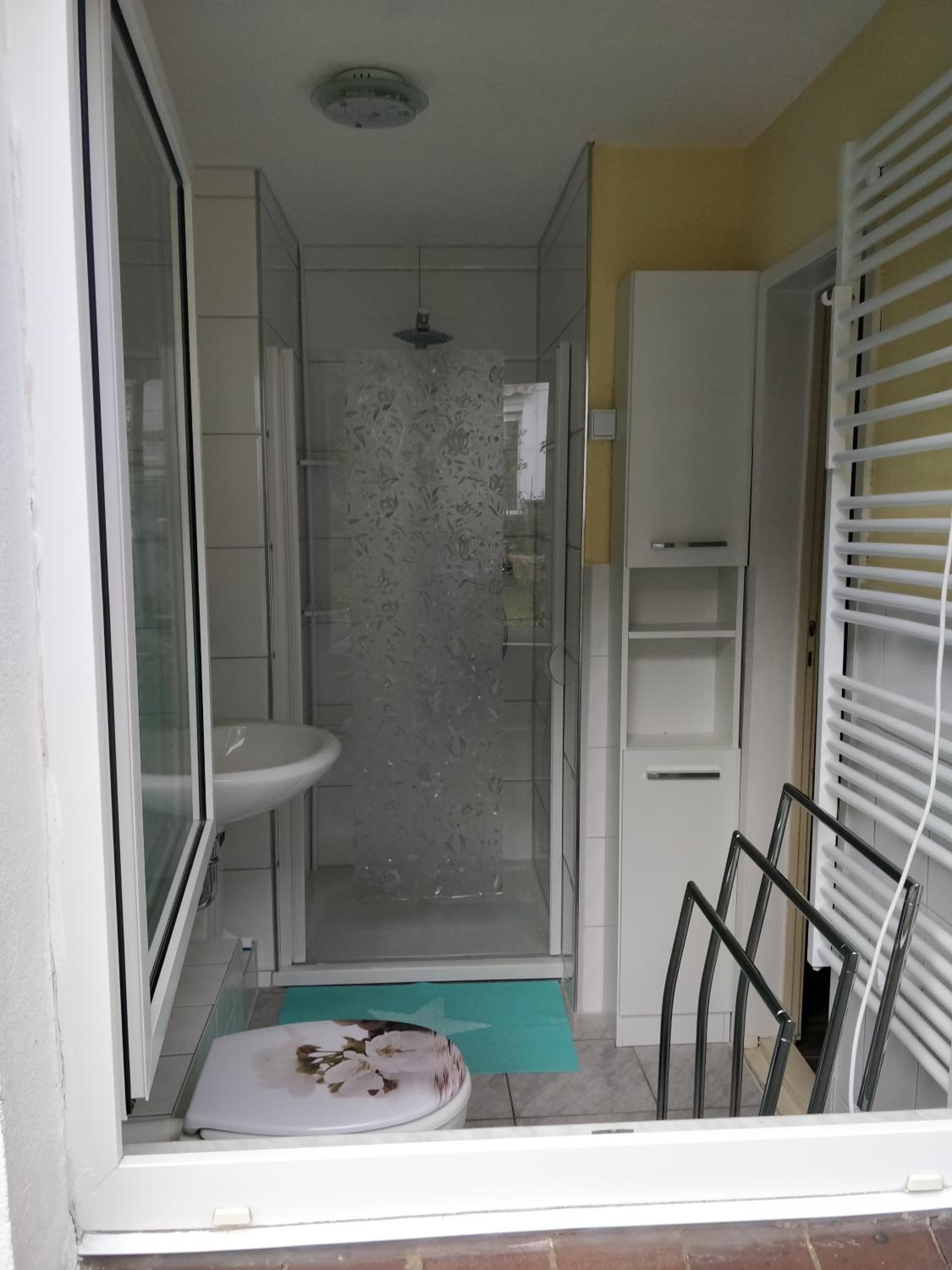 One-Bedroom Apartment - Photo 12