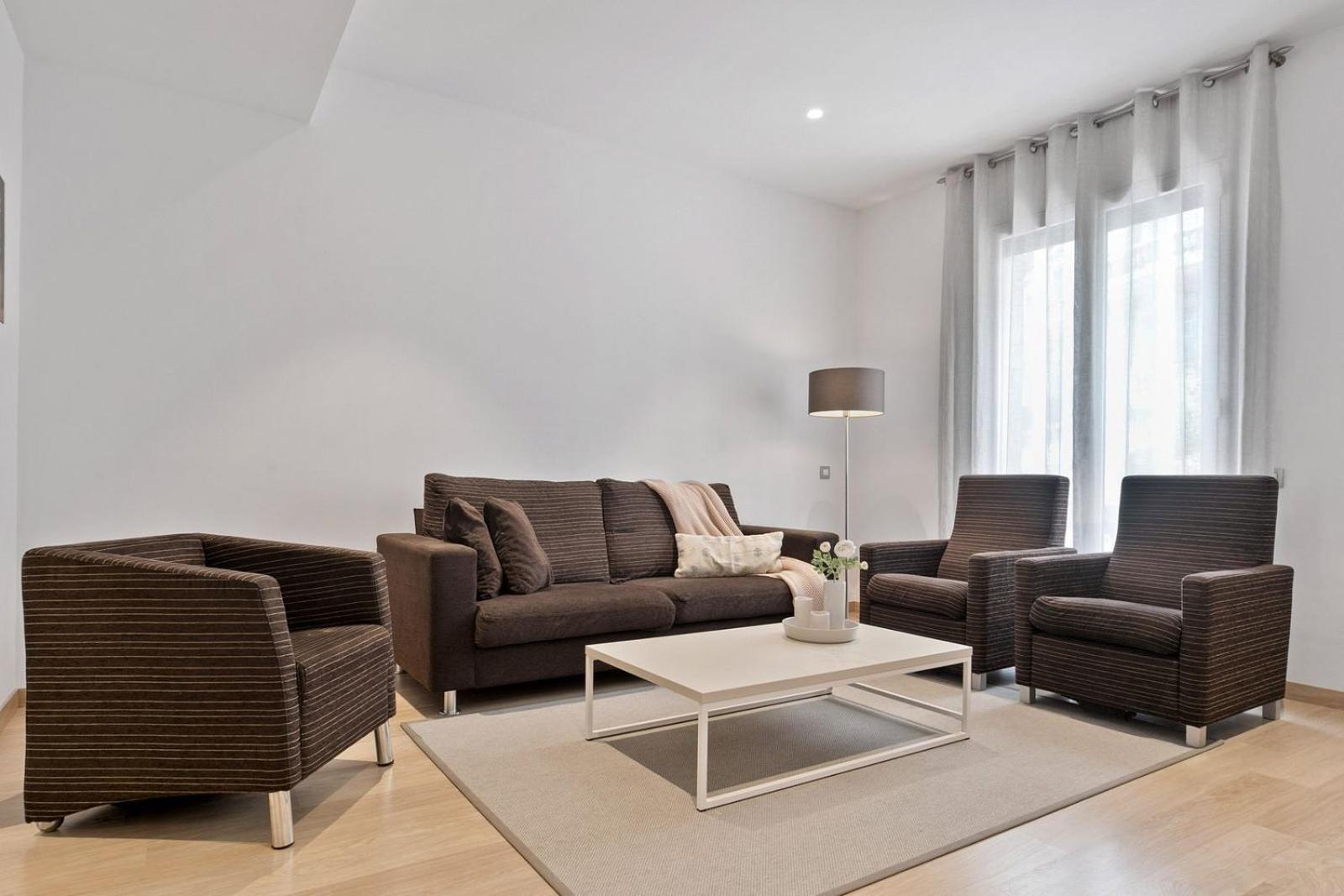 Superior Three-Bedroom Apartment photo 2