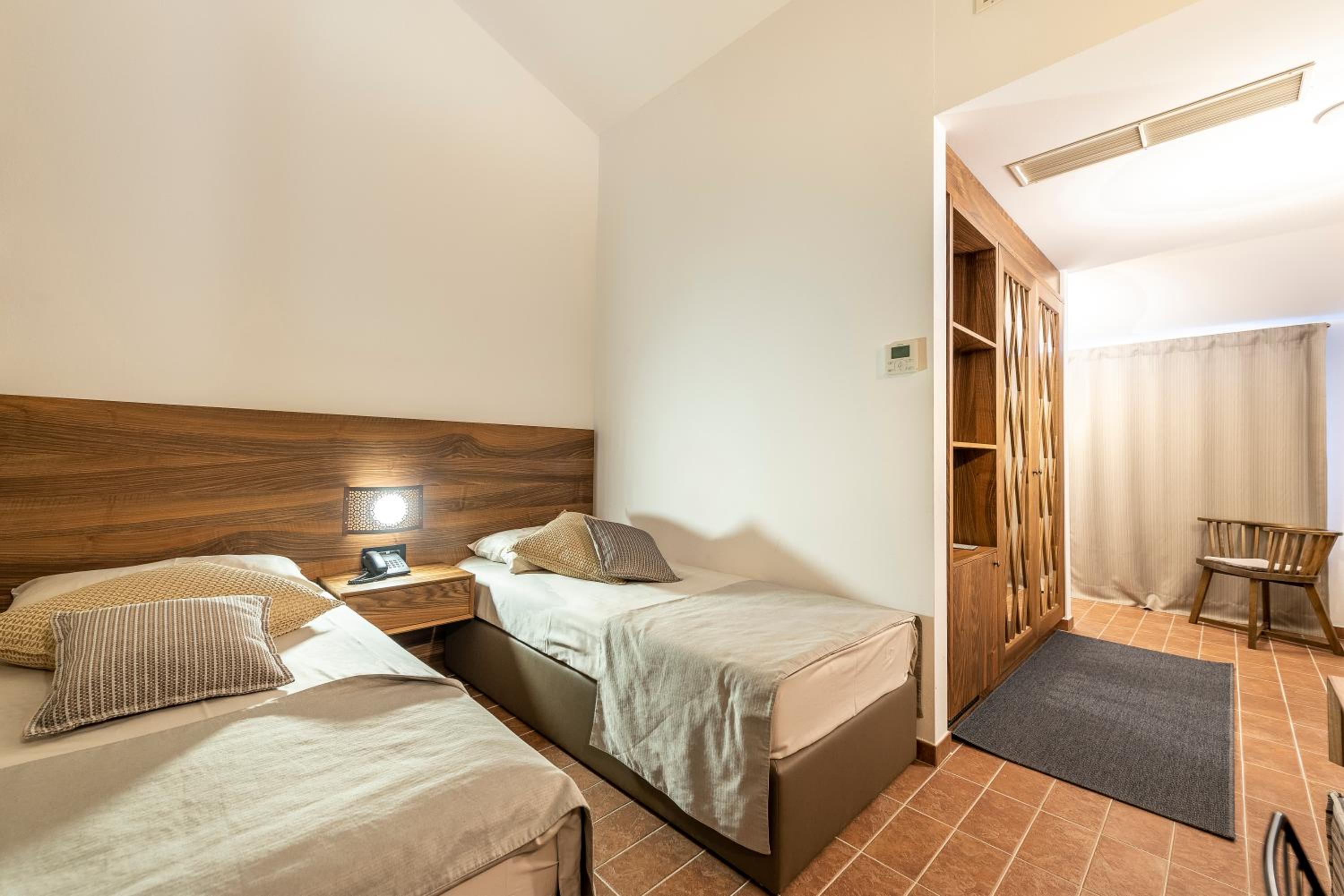 Twin Room - Photo 1