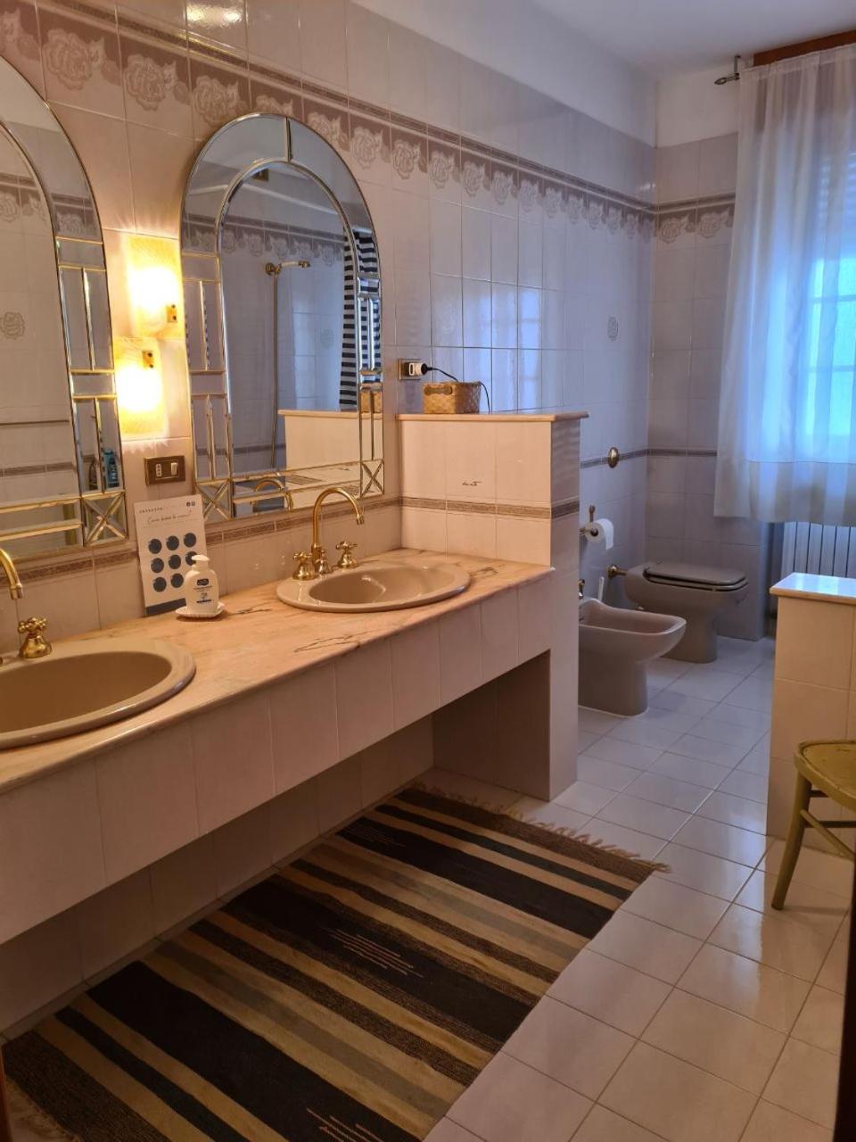 Double Room with Private External Bathroom - Photo 6