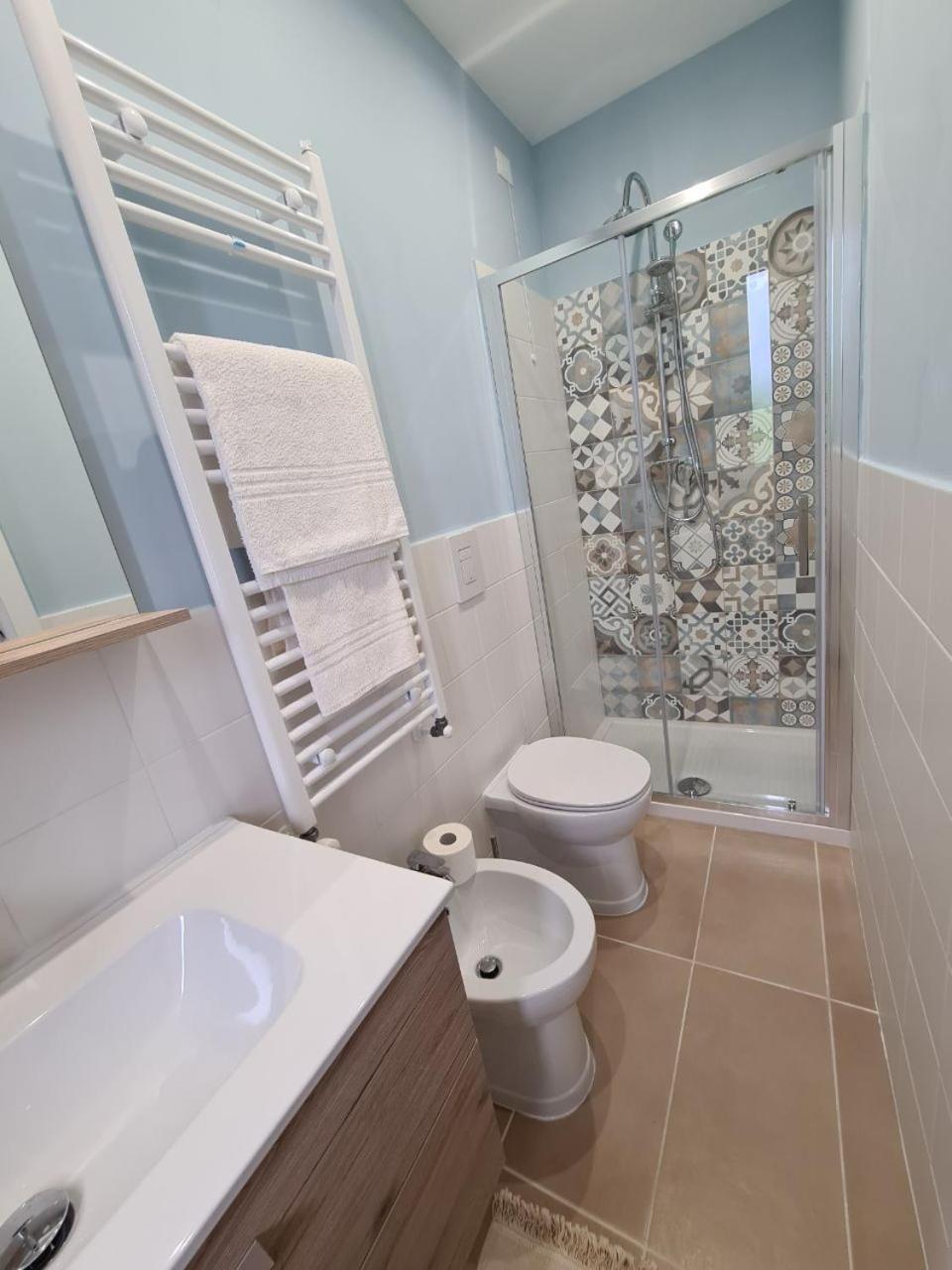 Triple Room with Private Bathroom - Photo 10