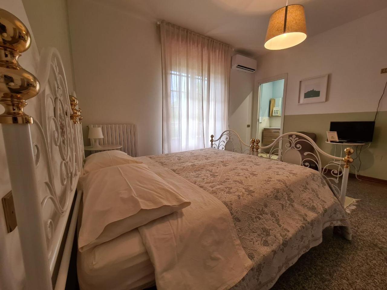 Triple Room with Private Bathroom - Photo 11