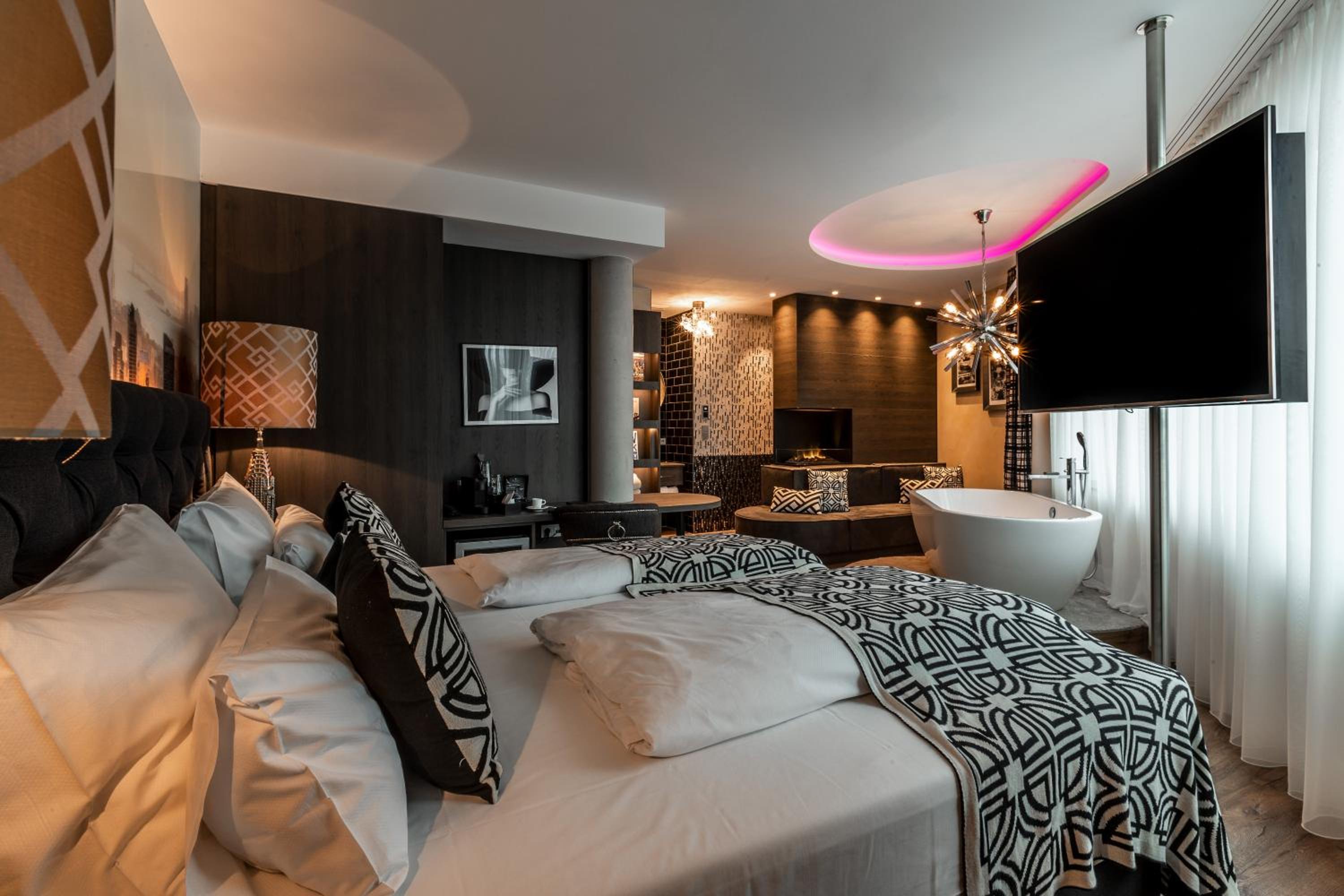 Deluxe Double Room - Photo 3
