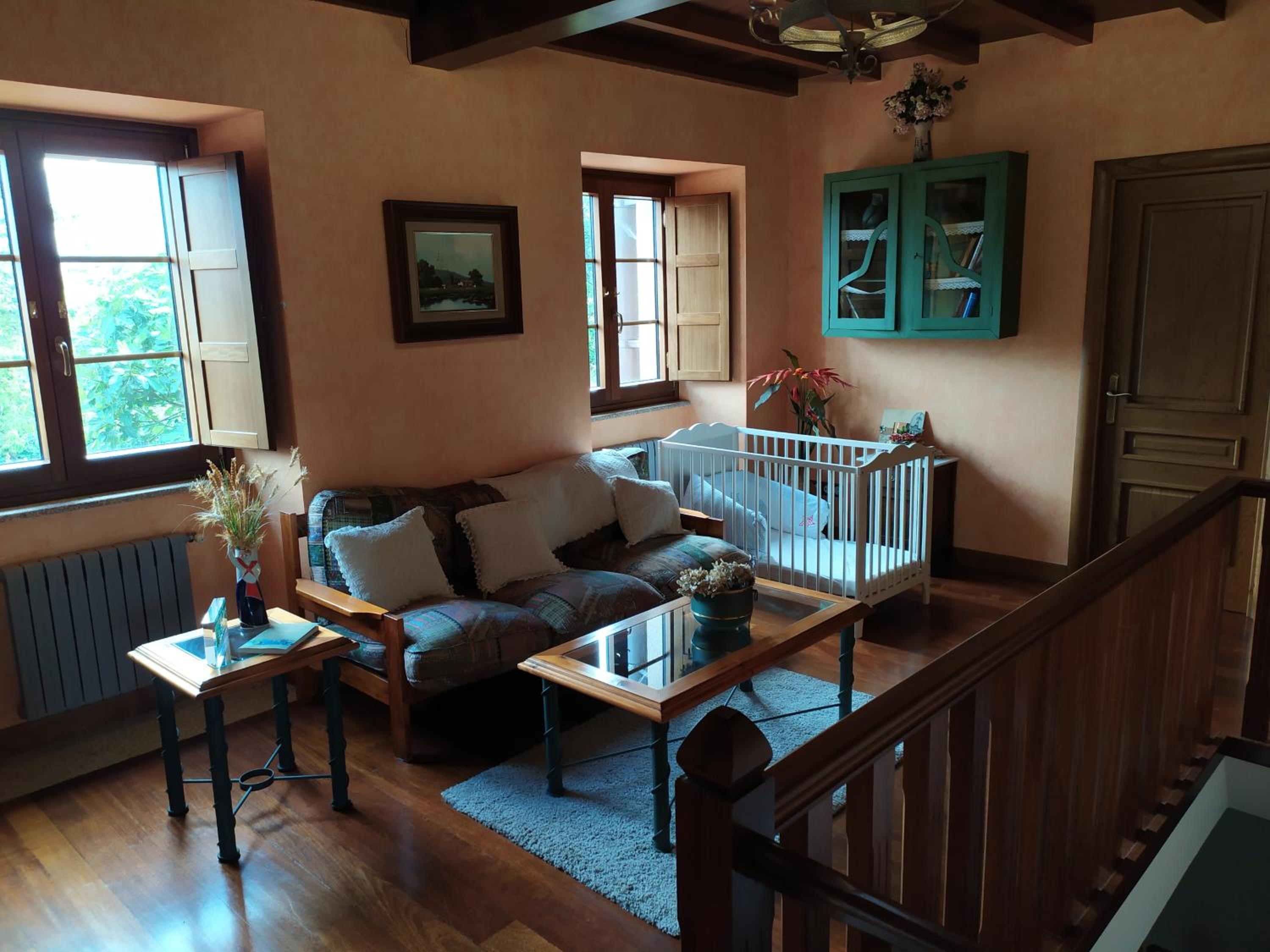 Five-Bedroom House photo 3