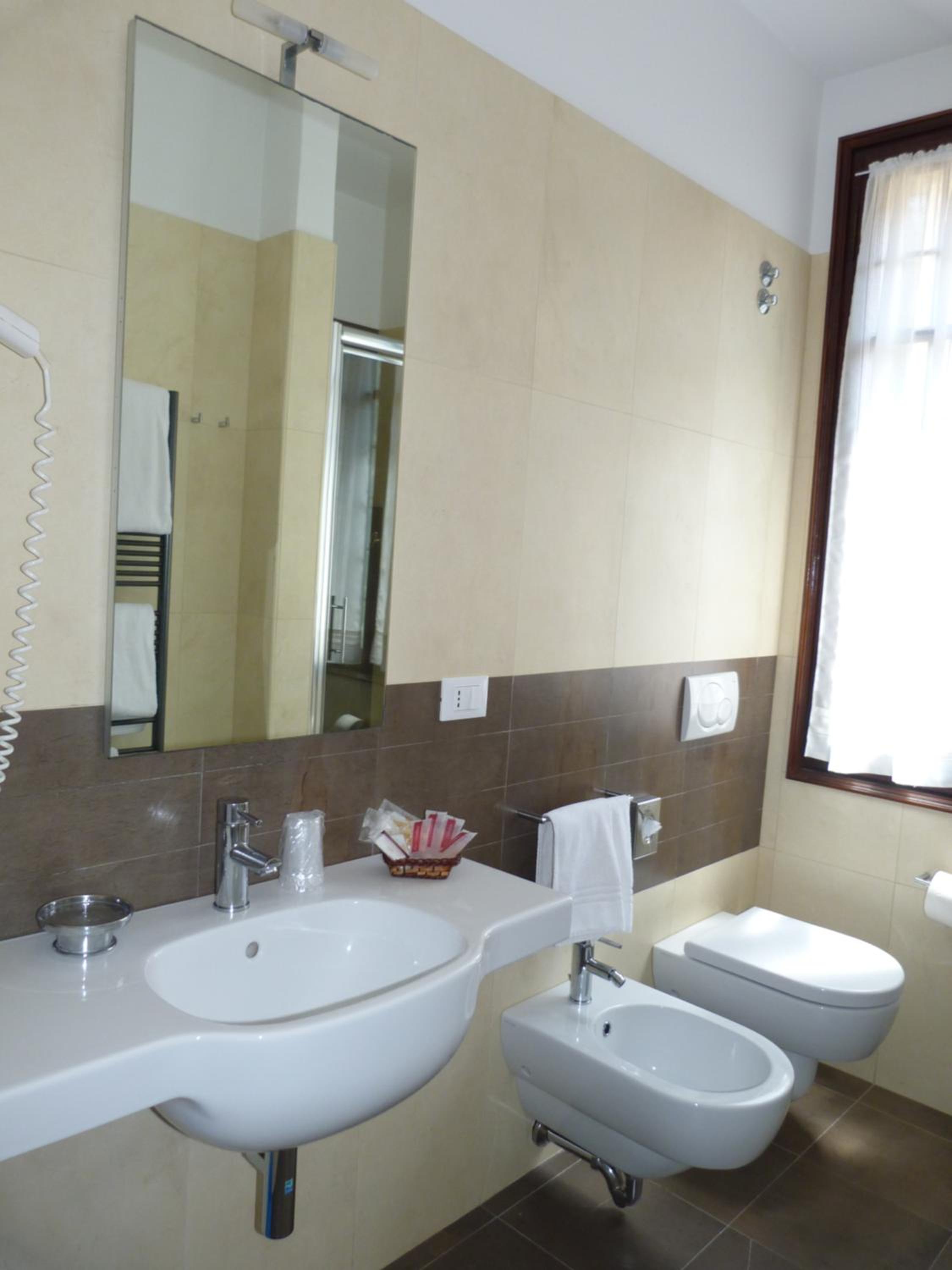 Deluxe Double Room - Photo 4
