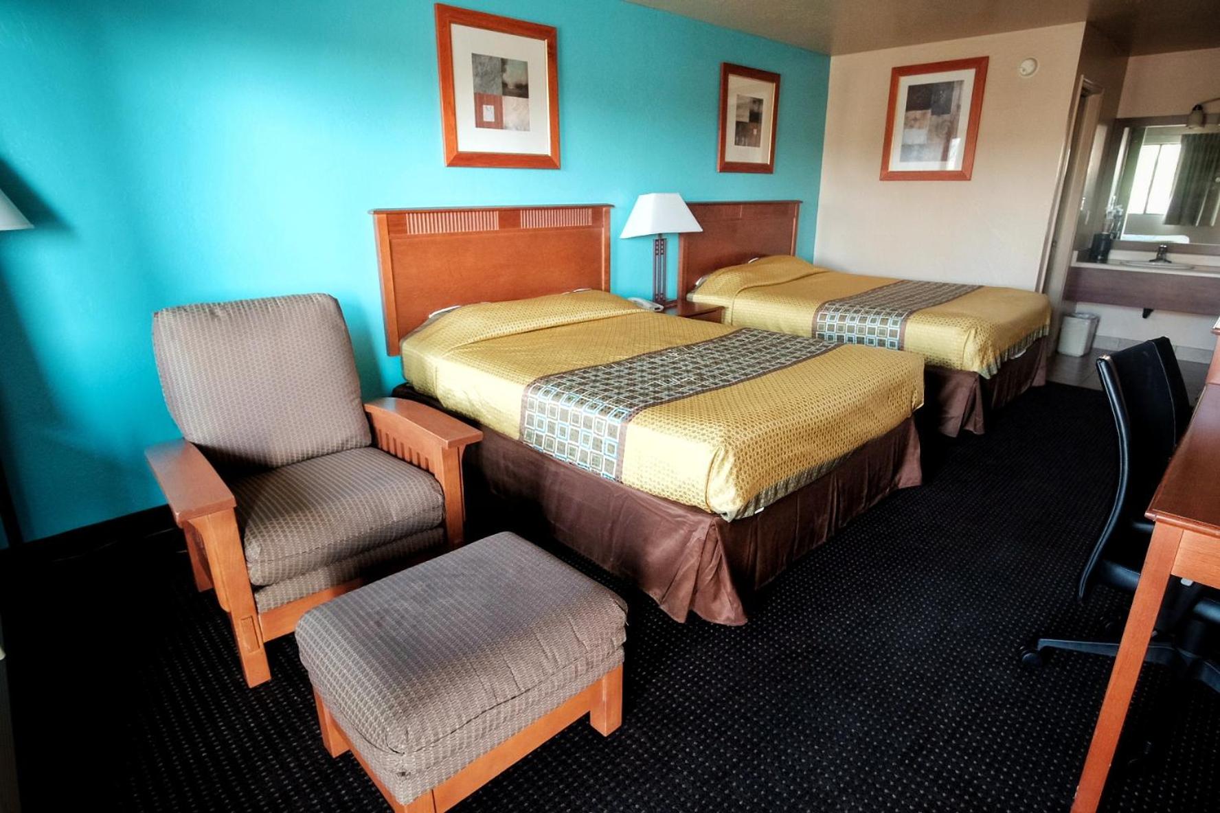 Deluxe Queen Room with Two Queen Beds