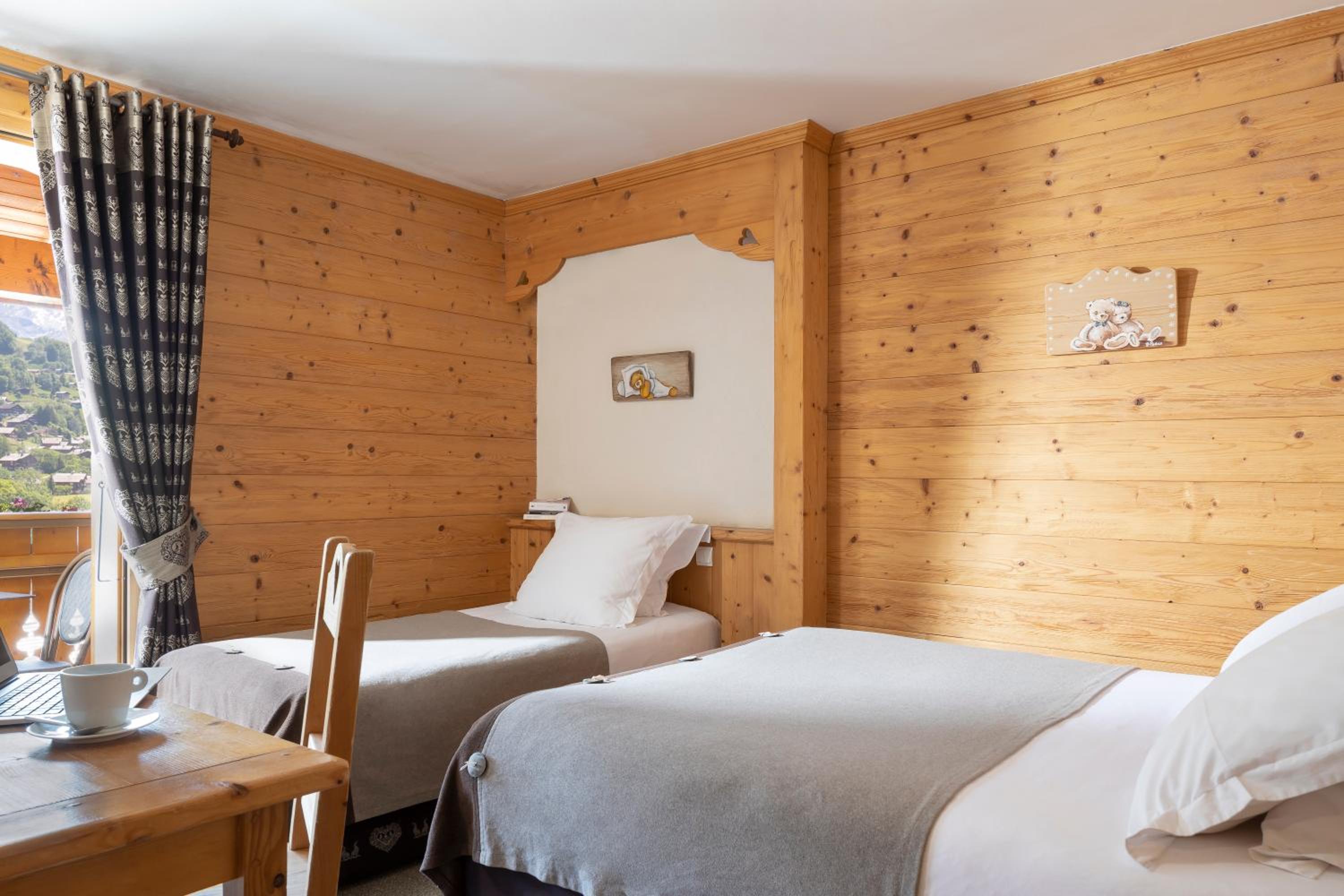 Triple Room with Balcony and Mountain View - Photo 4