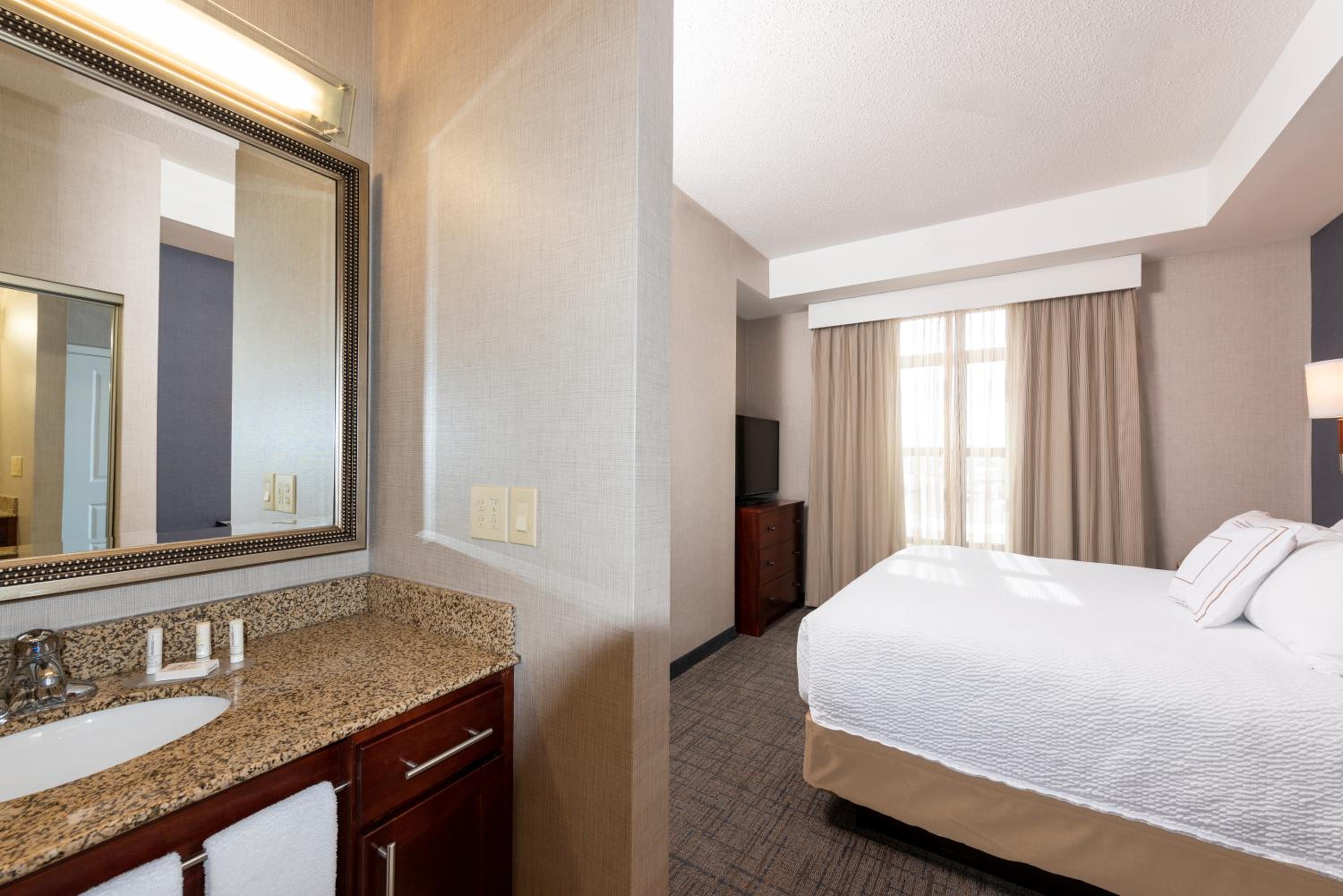 Two-Bedroom Suite - Photo 3