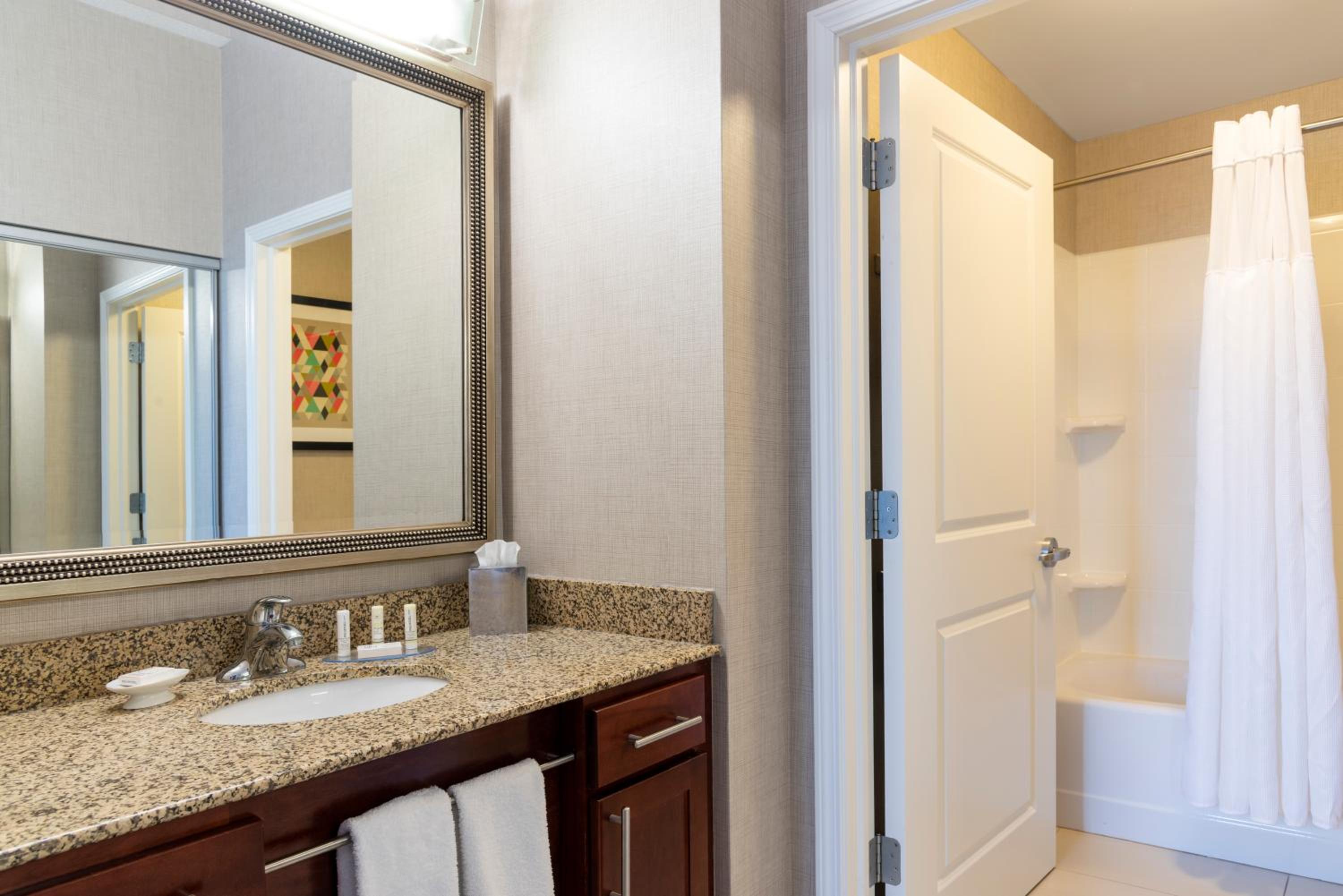 Two-Bedroom Suite - Photo 2