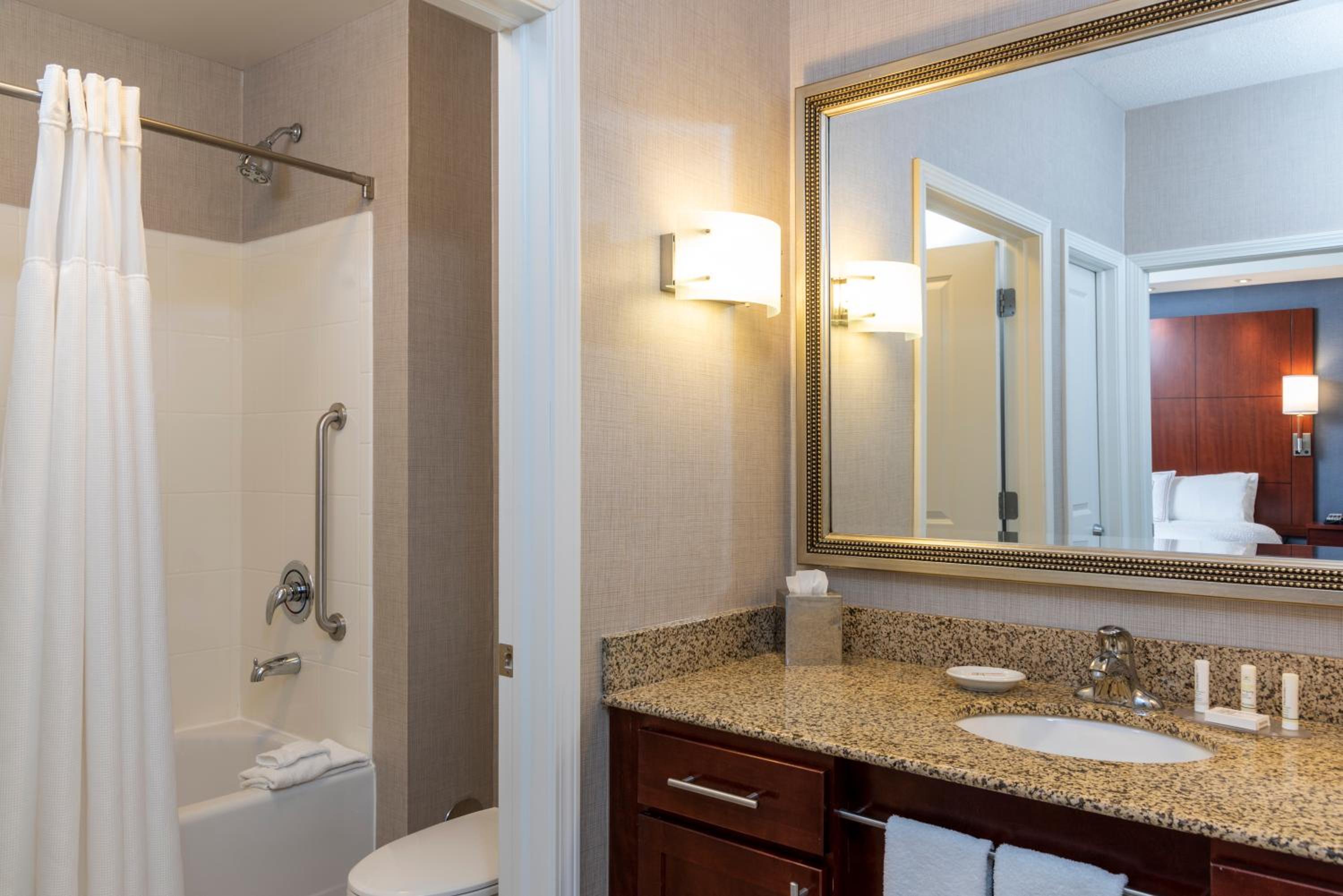Two-Bedroom Suite - Photo 12