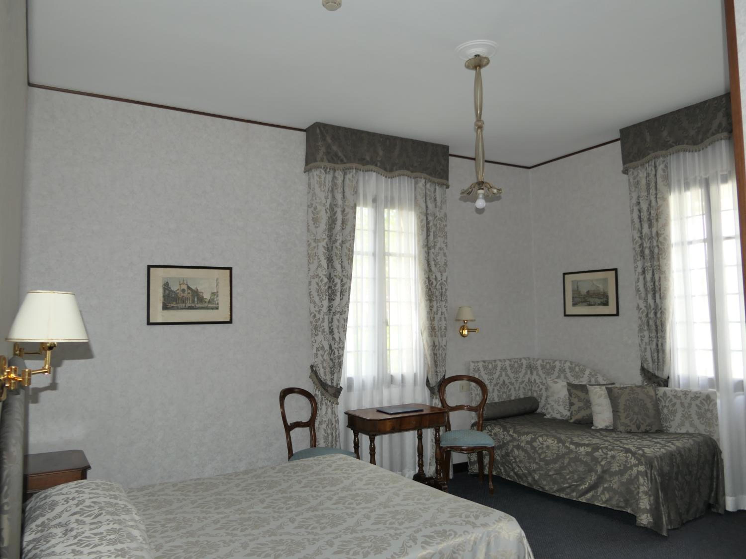 Family Room - Photo 3