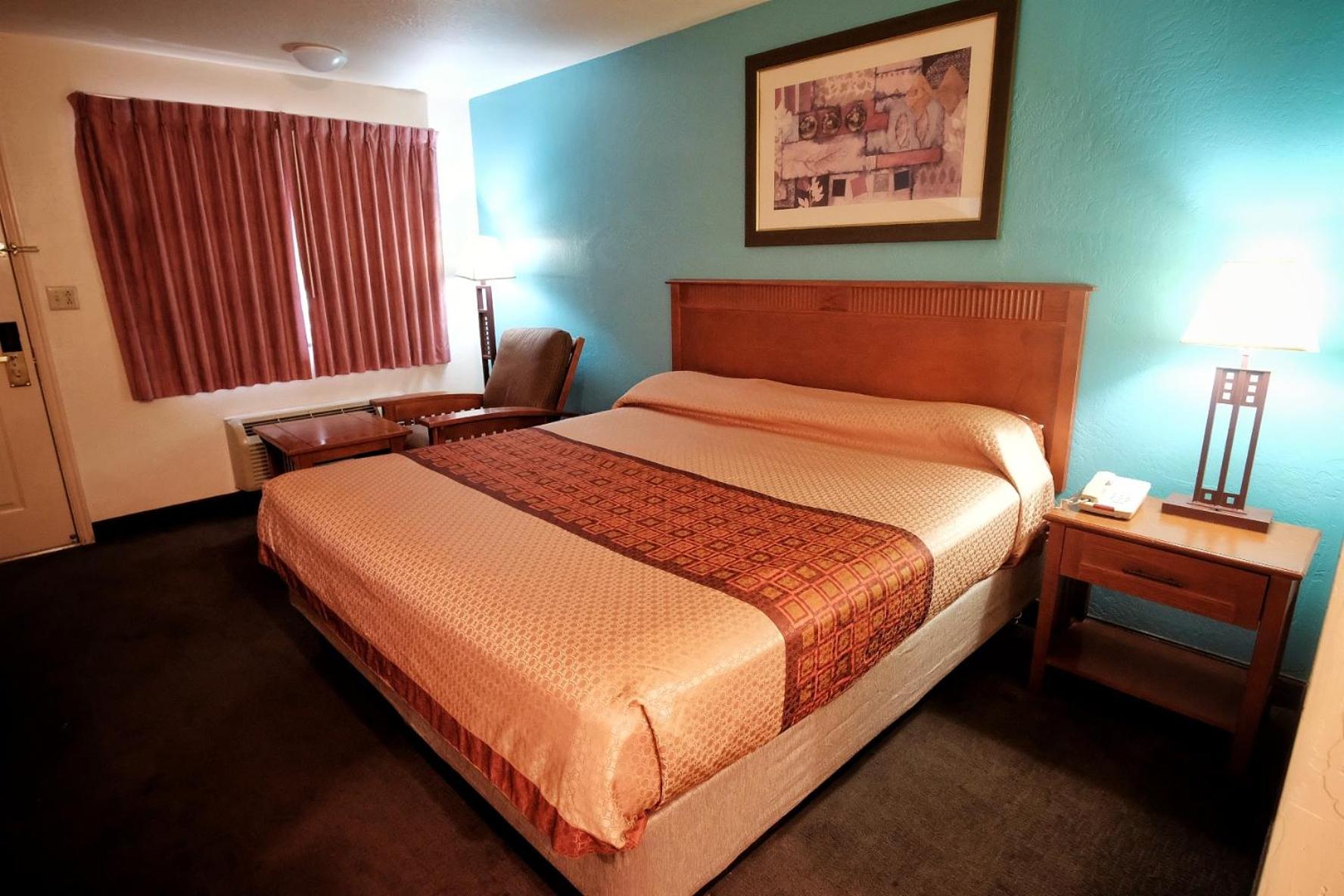 Standard King Room photo 1