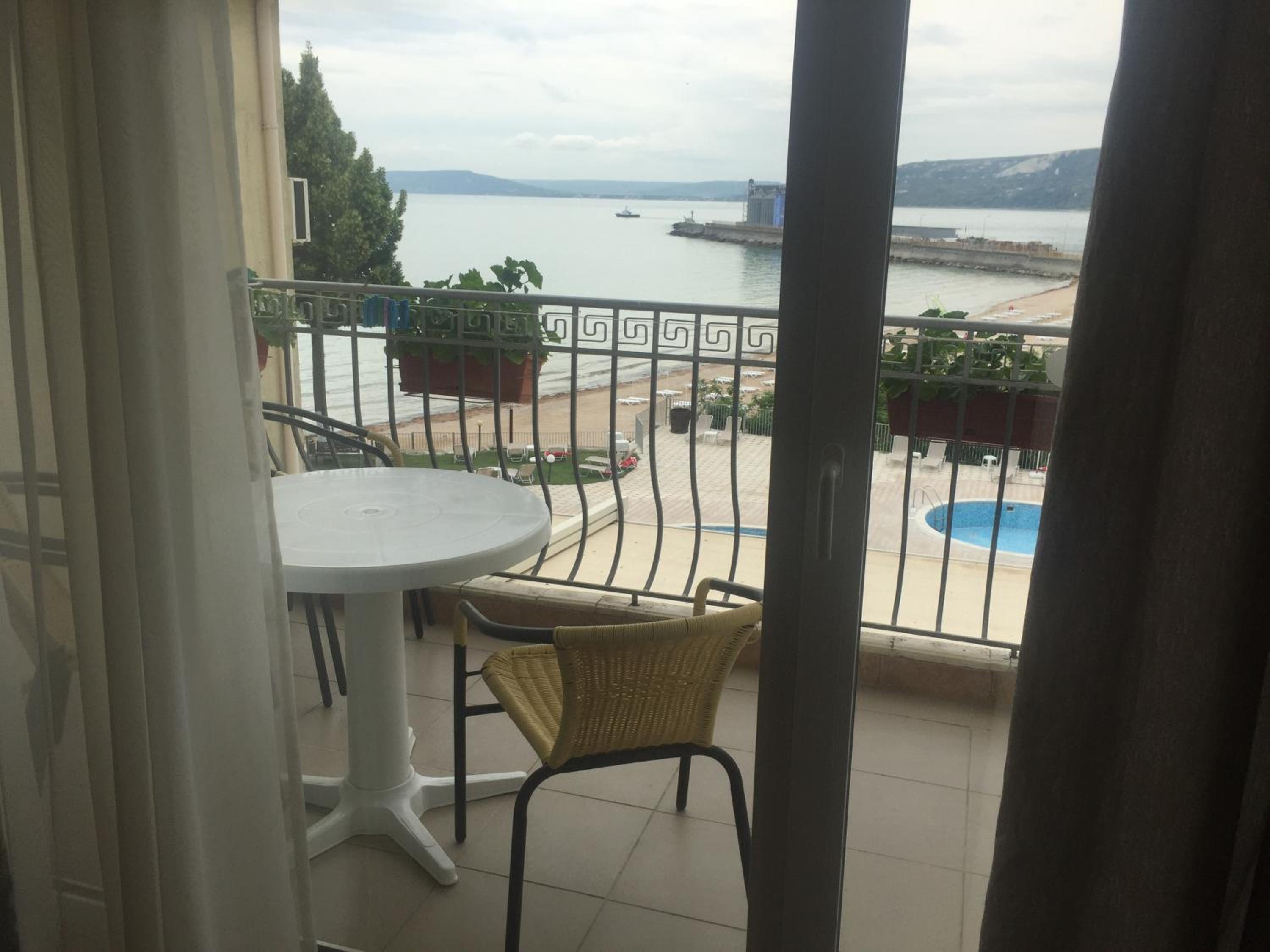 One-Bedroom Apartment with Balcony photo 2