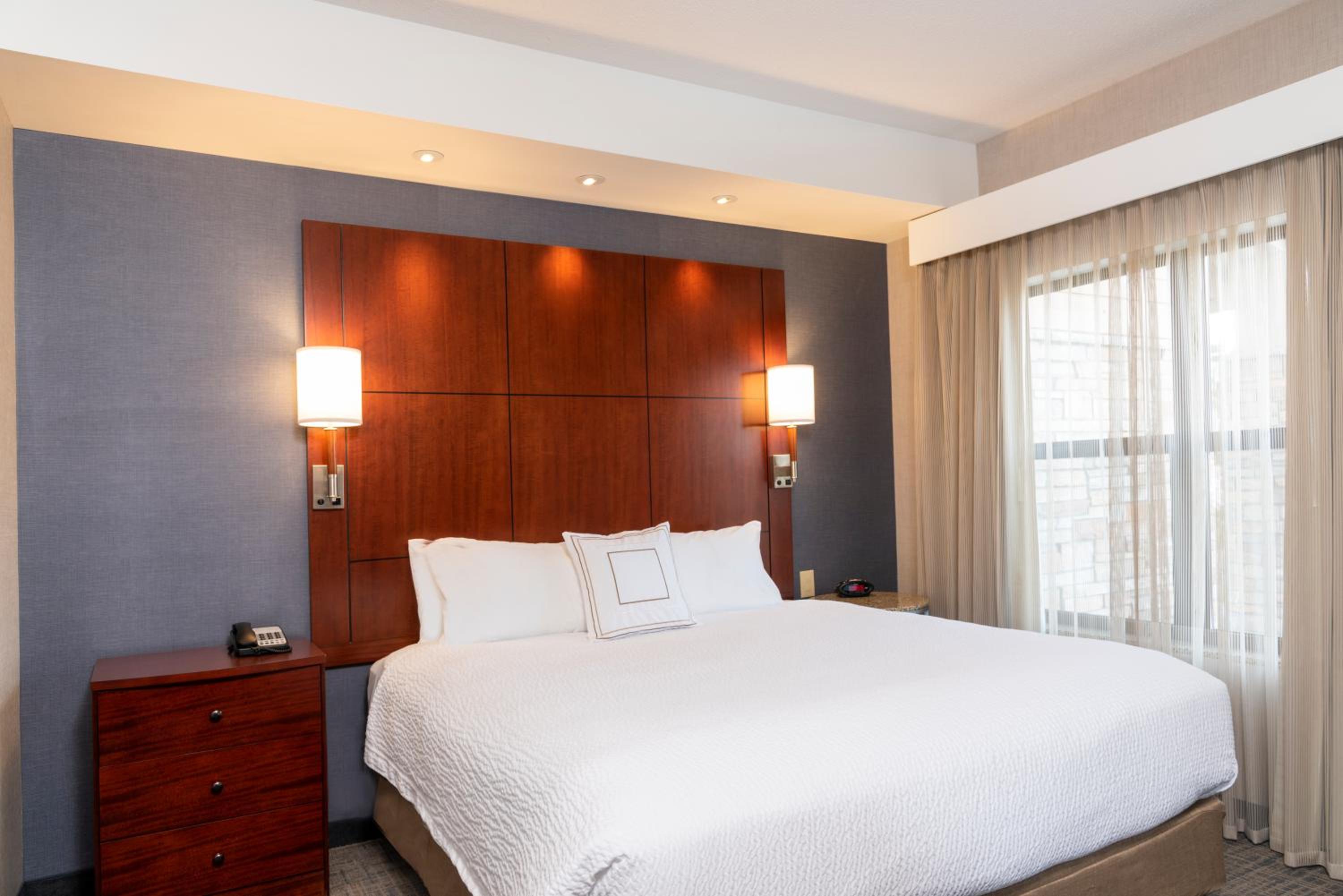 Two-Bedroom Suite - Photo 6