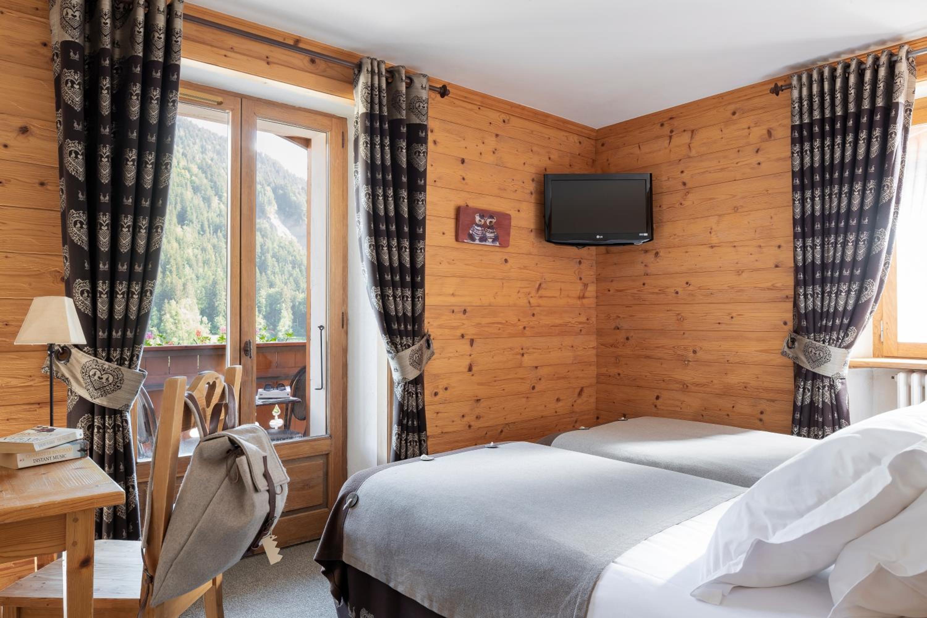 Comfort Double Room with Balcony and Mountain View - Photo 3