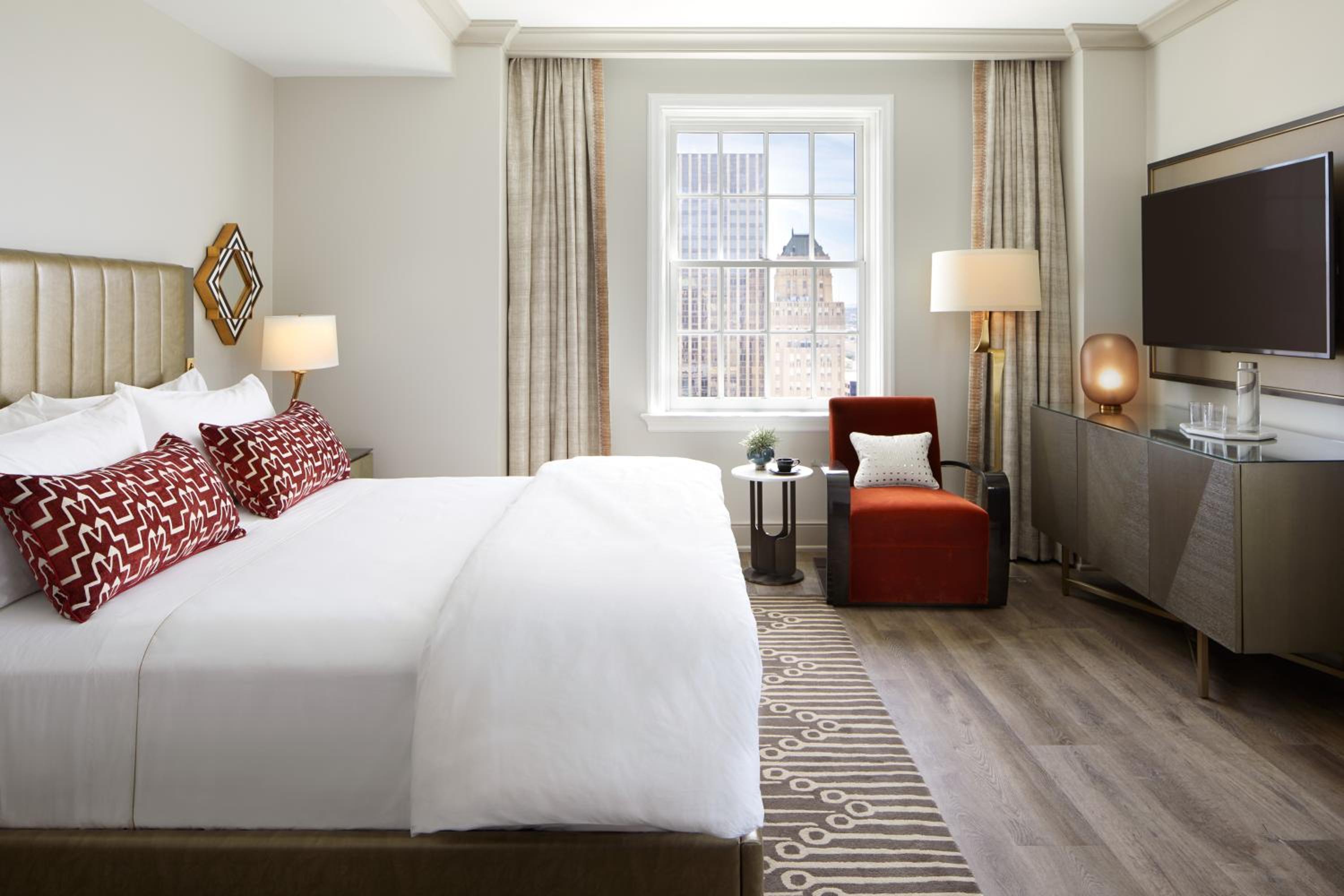 Deluxe King Room - Photo 4