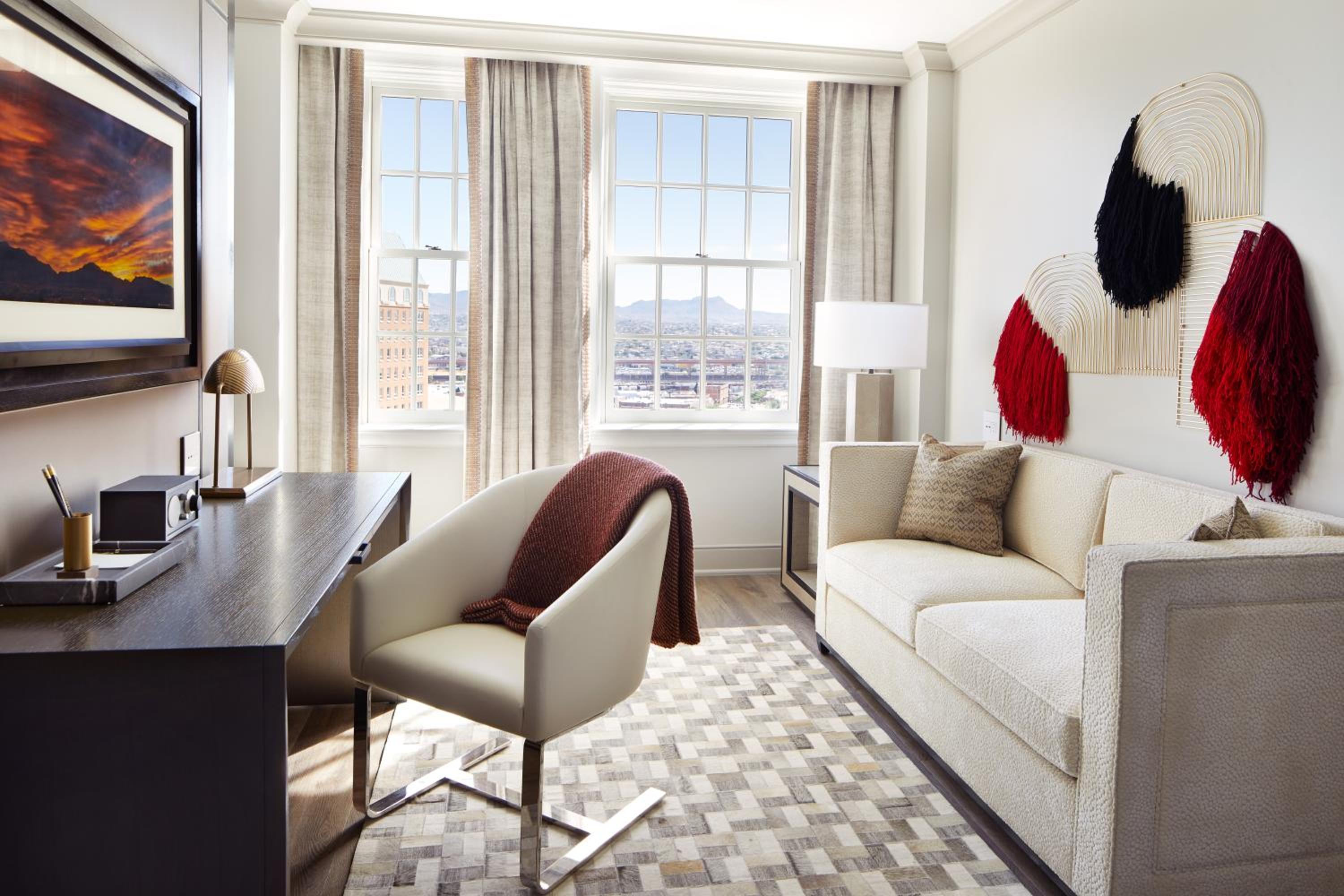 Executive Suite - Photo 3