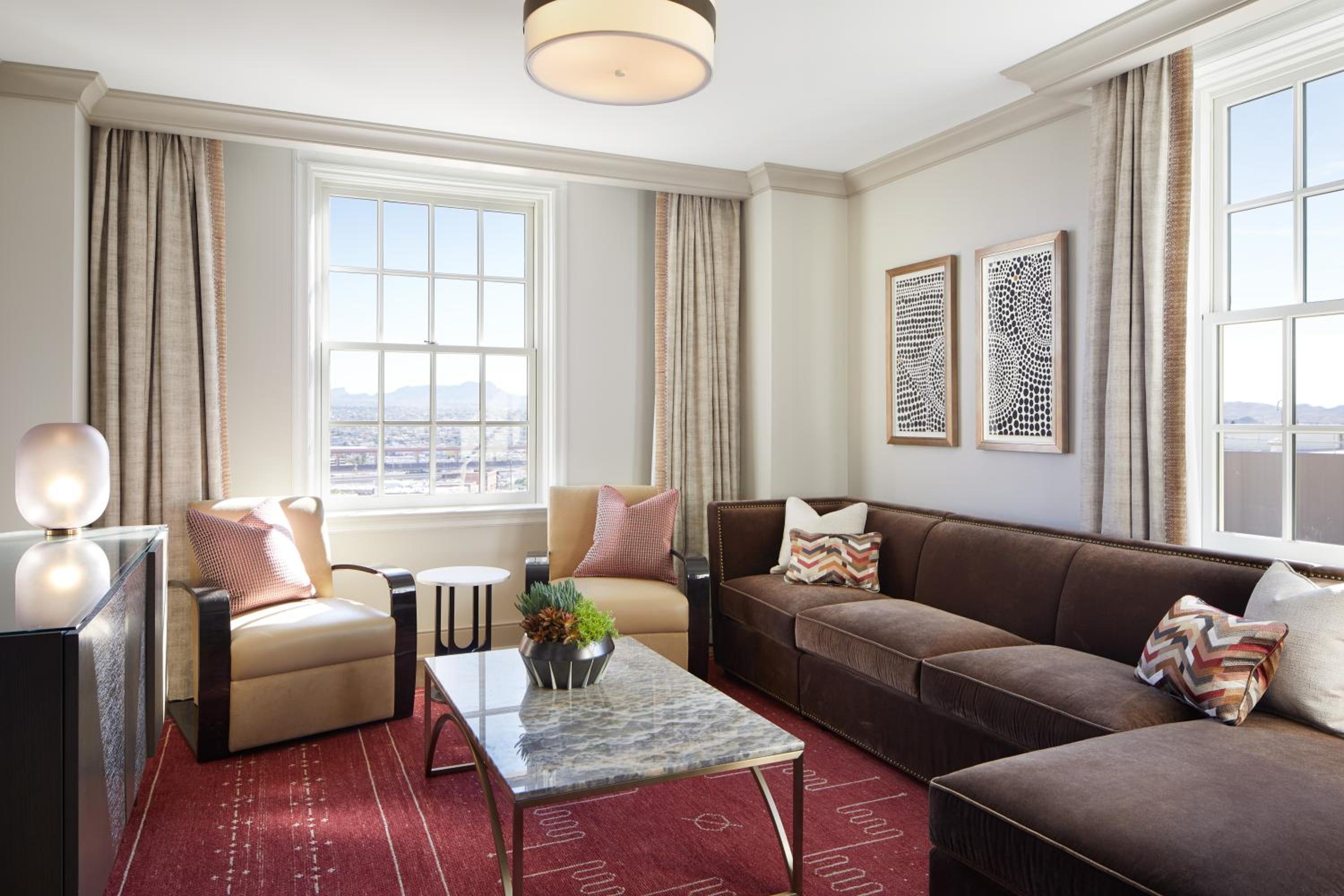 Executive Suite - Photo 1