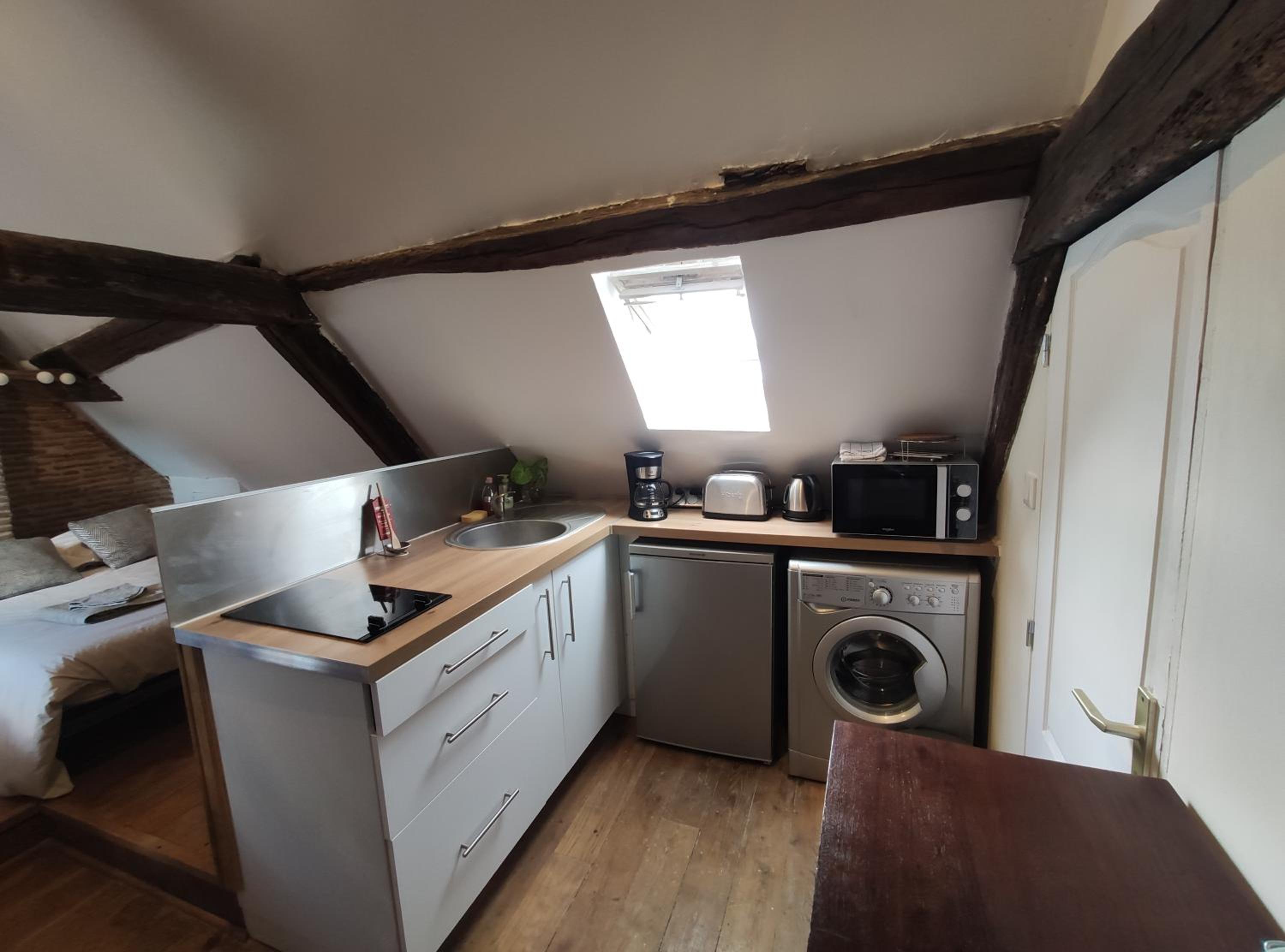 Studio Apartment - Photo 3